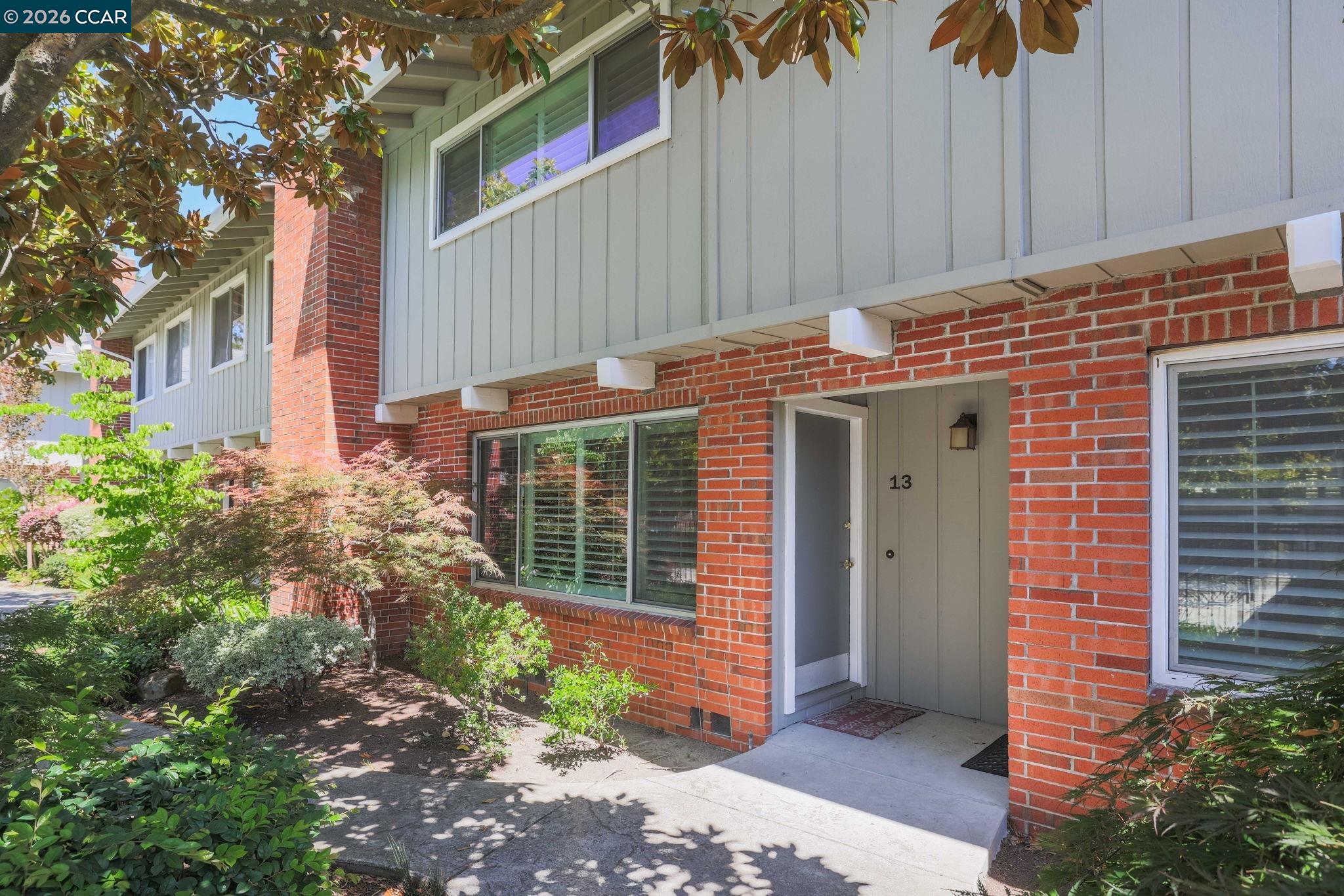 2135 Ascot Dr — photo