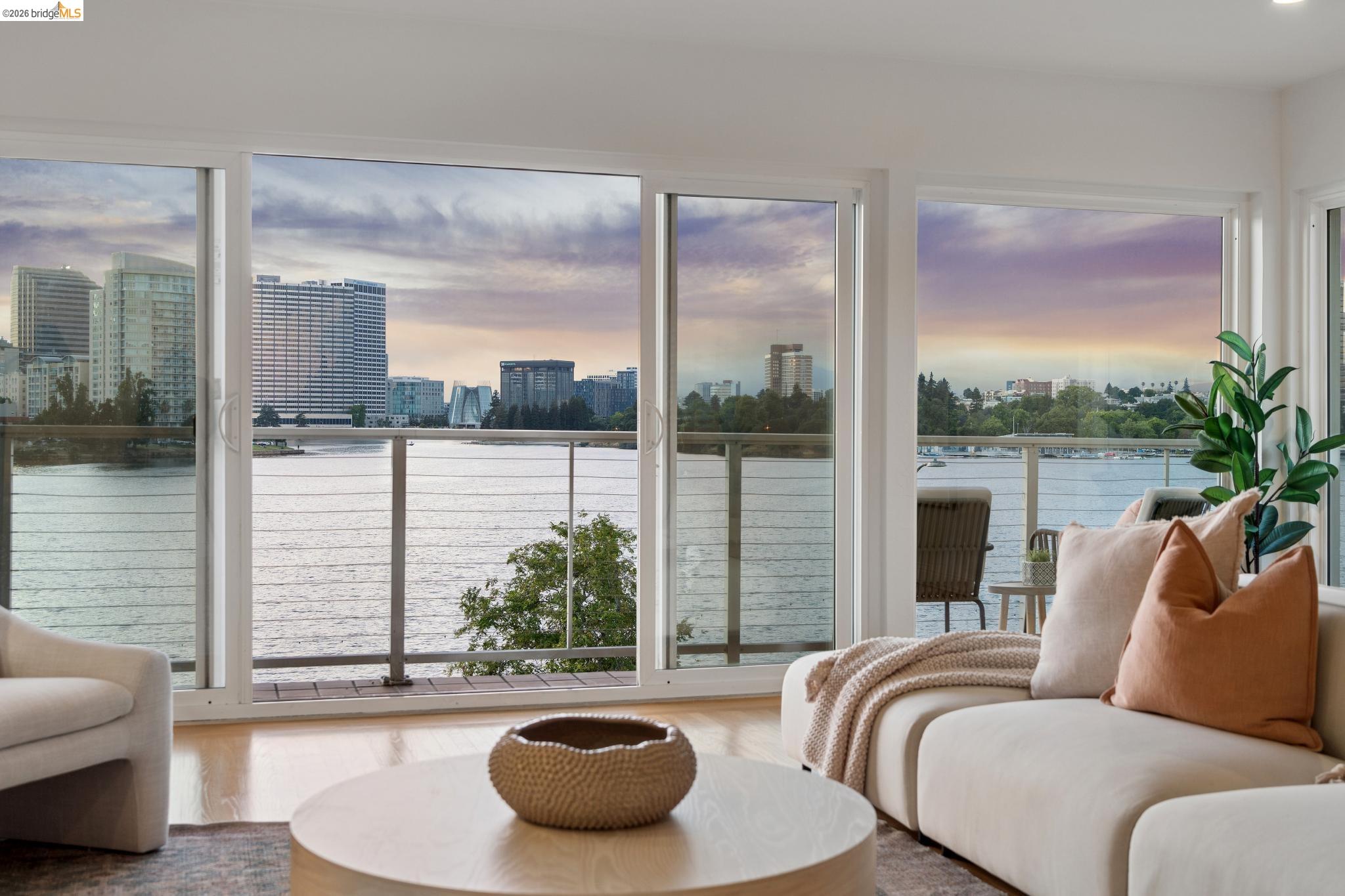 1410 Lakeshore Ave — photo