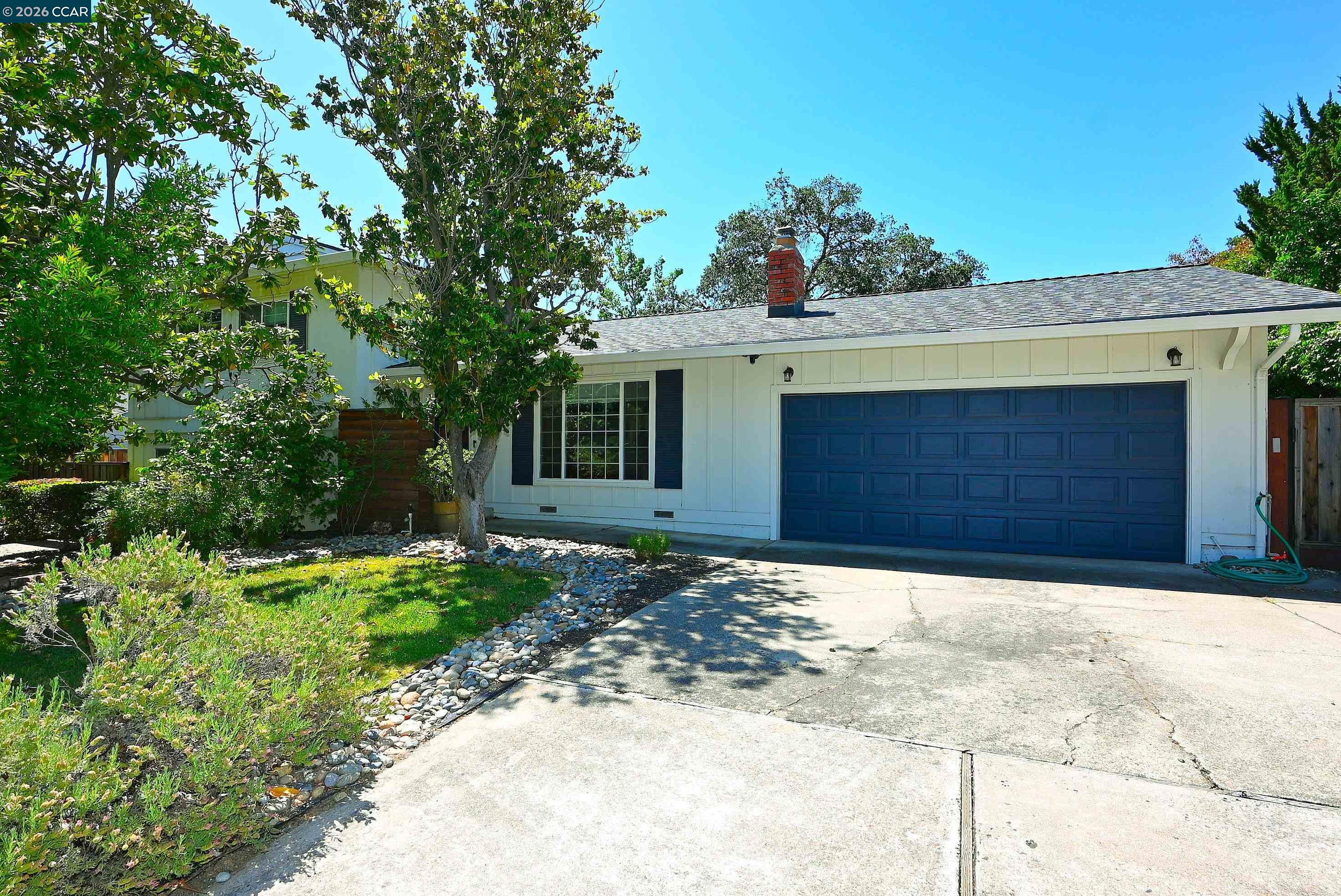 731 Hamilton Dr — photo