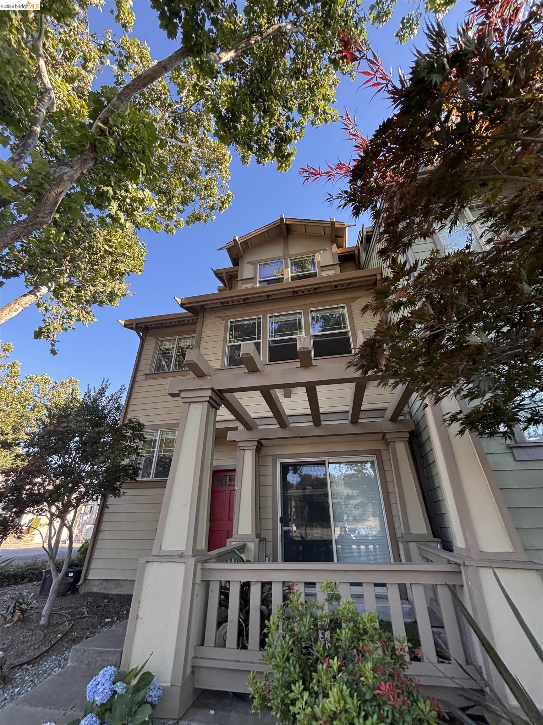 659 Macarthur Blvd. — photo