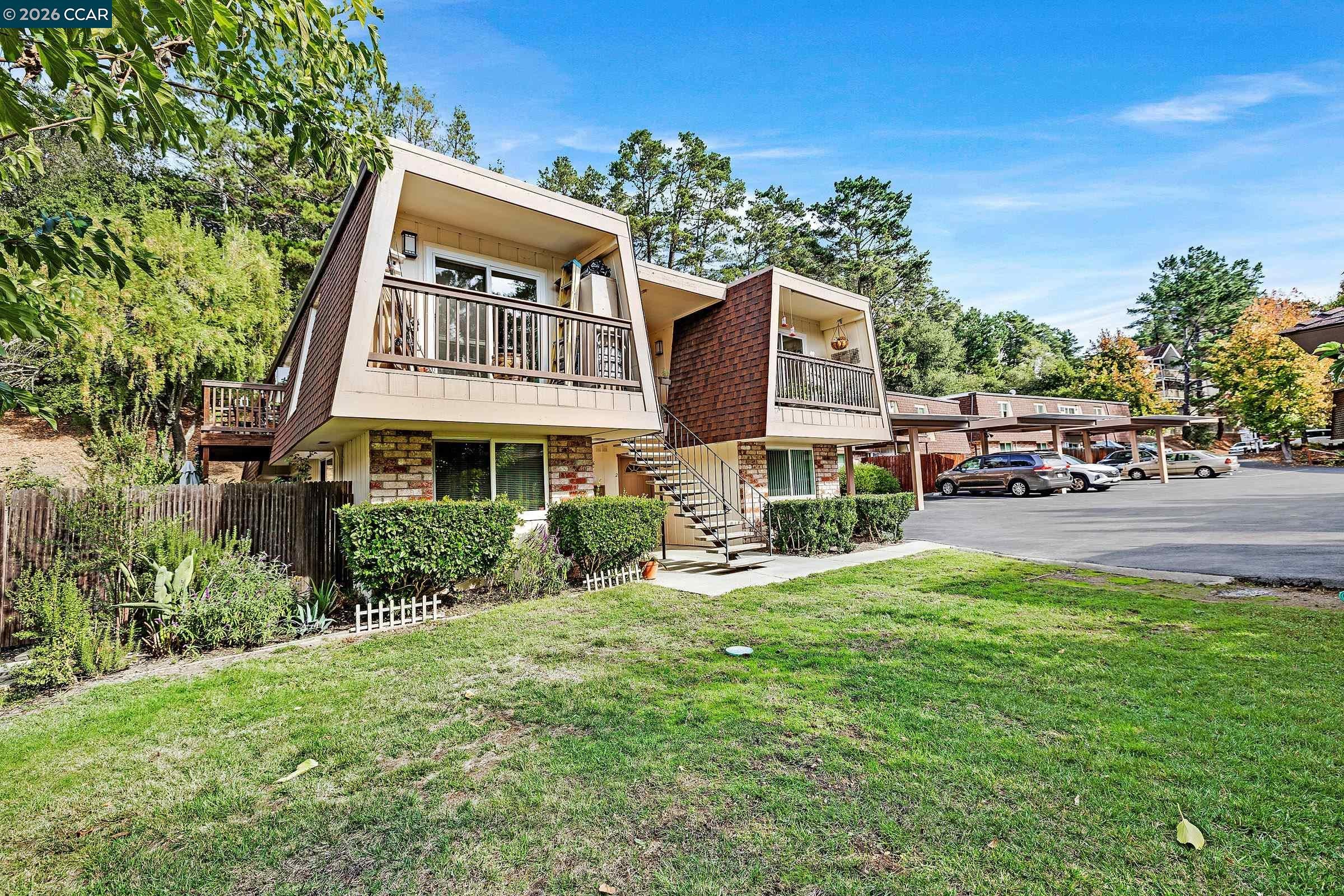 146 Ascot Ct — photo