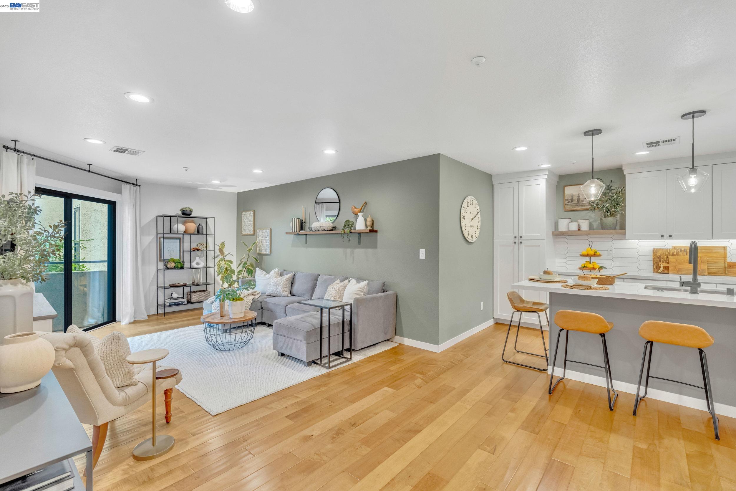 1201 Alta Vista Dr — photo