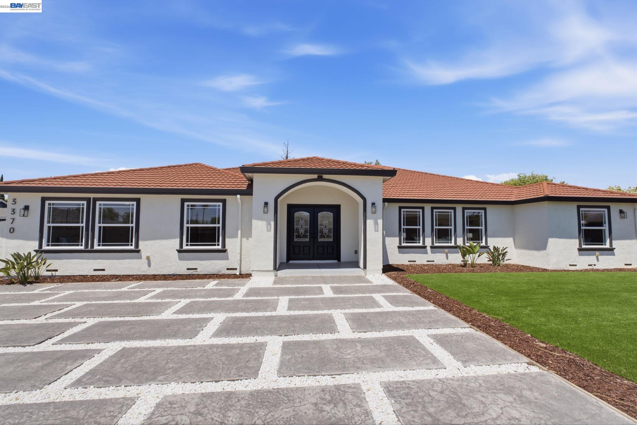 3370 Gardella Plz — photo