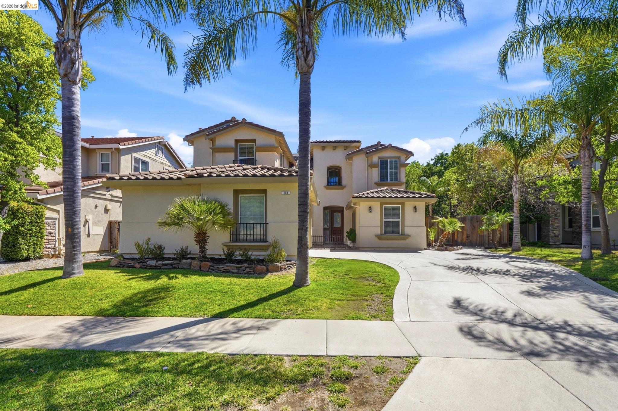 308 Foothill Dr — photo