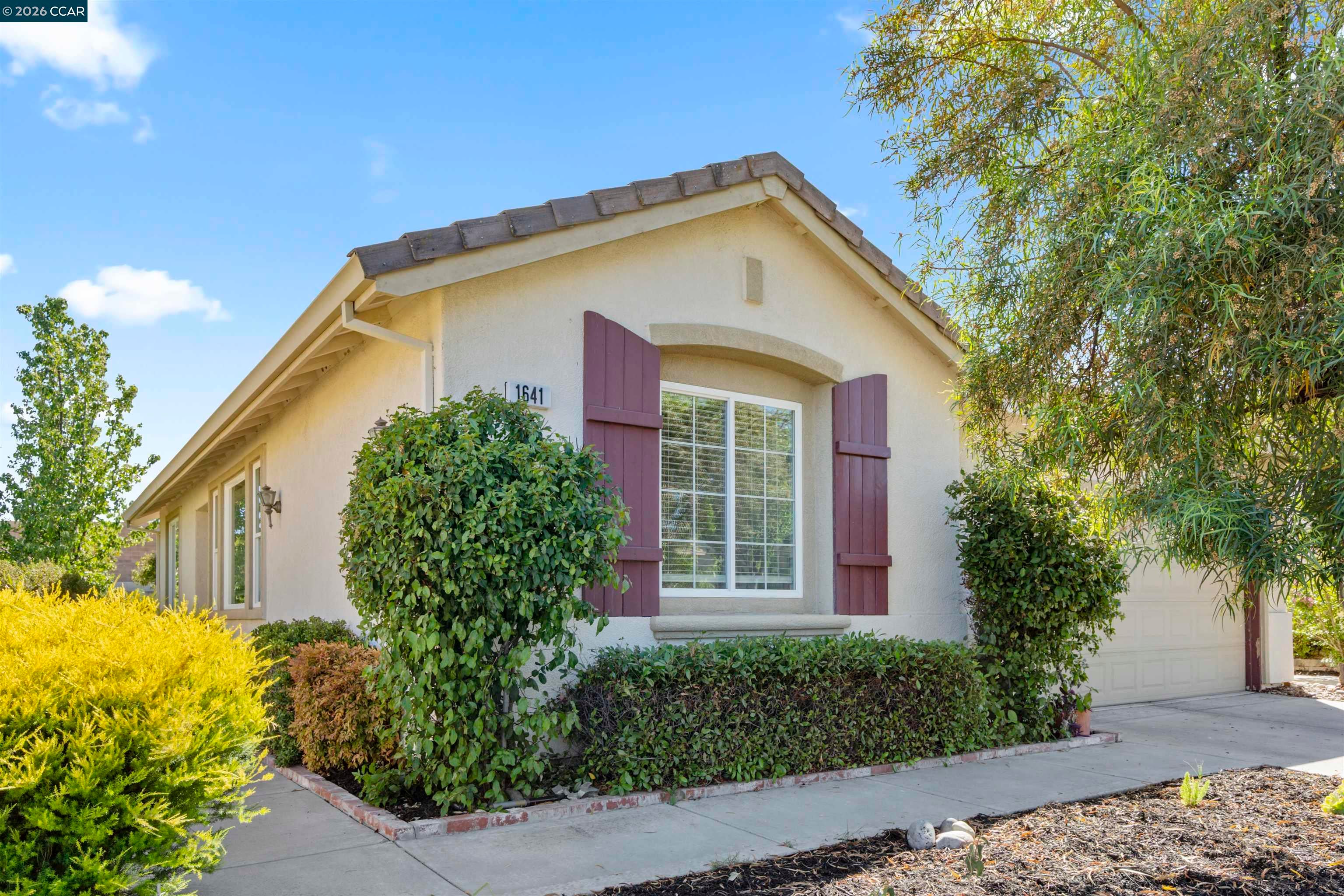1641 Regent Dr — photo