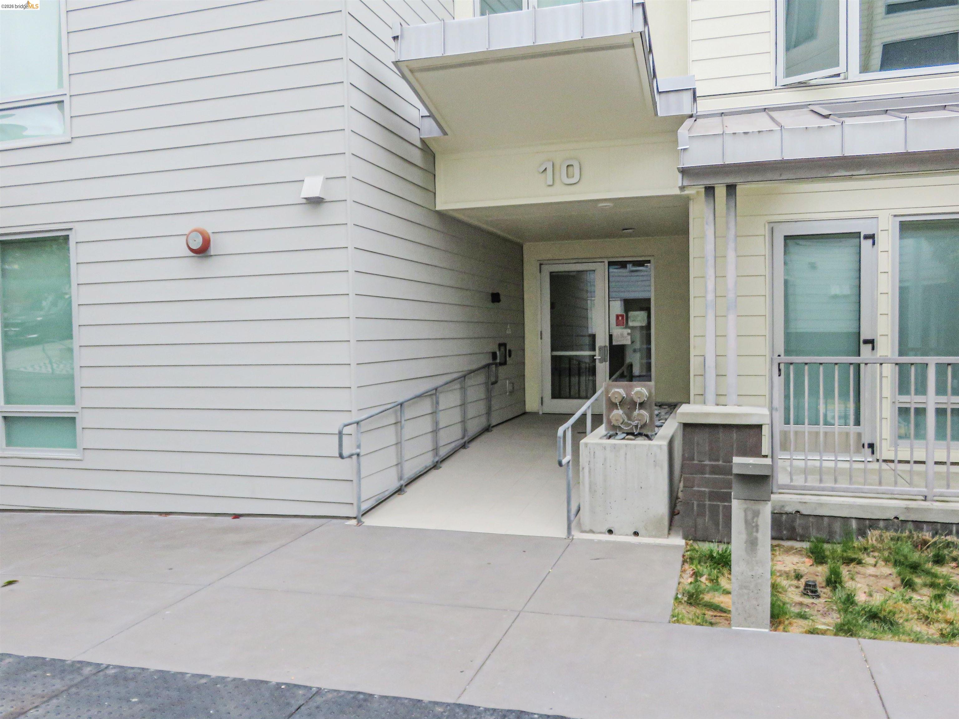 10 Innes Ct — photo