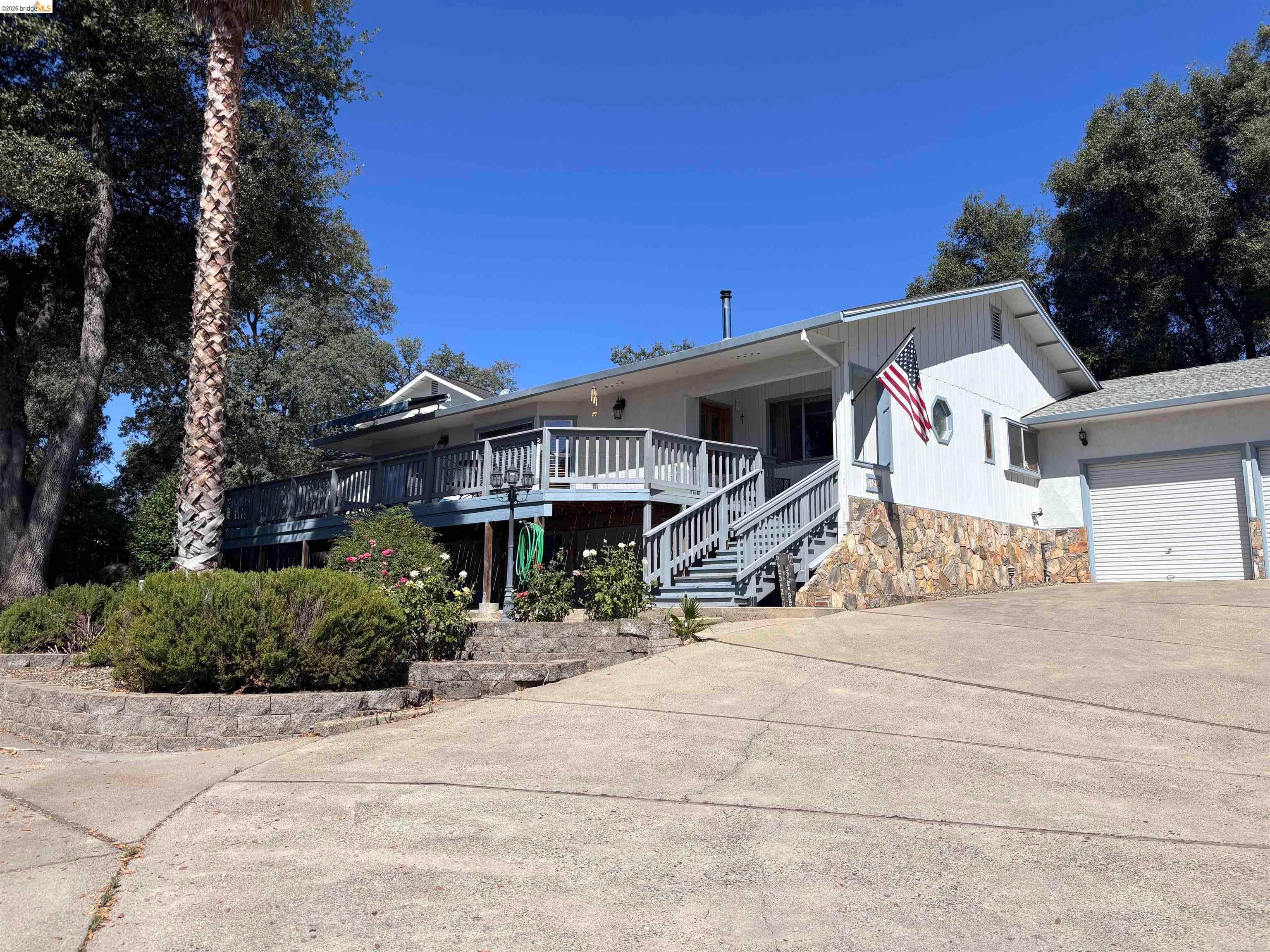 19256 Rockridge Way — photo