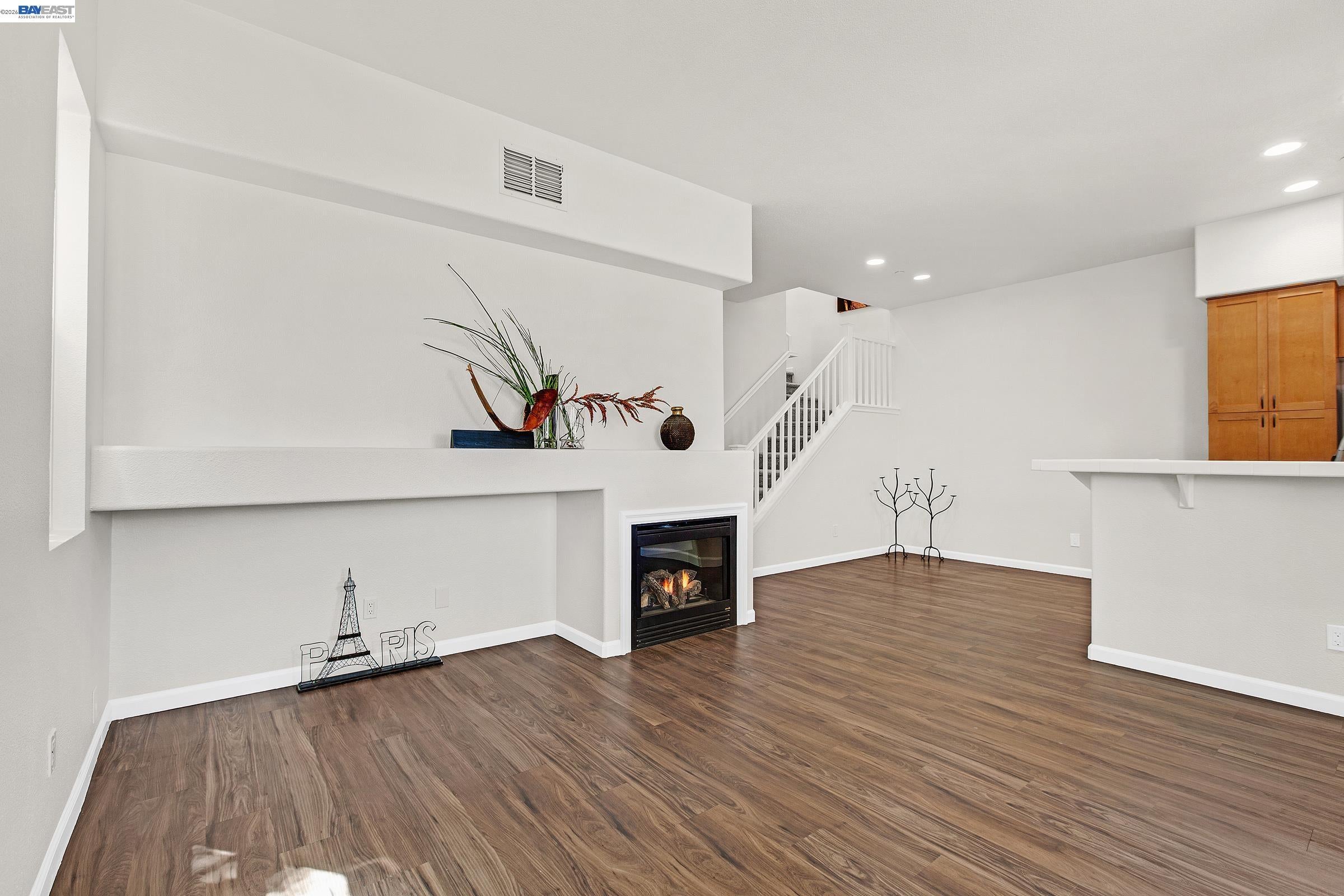 341 Imagination Pl — photo