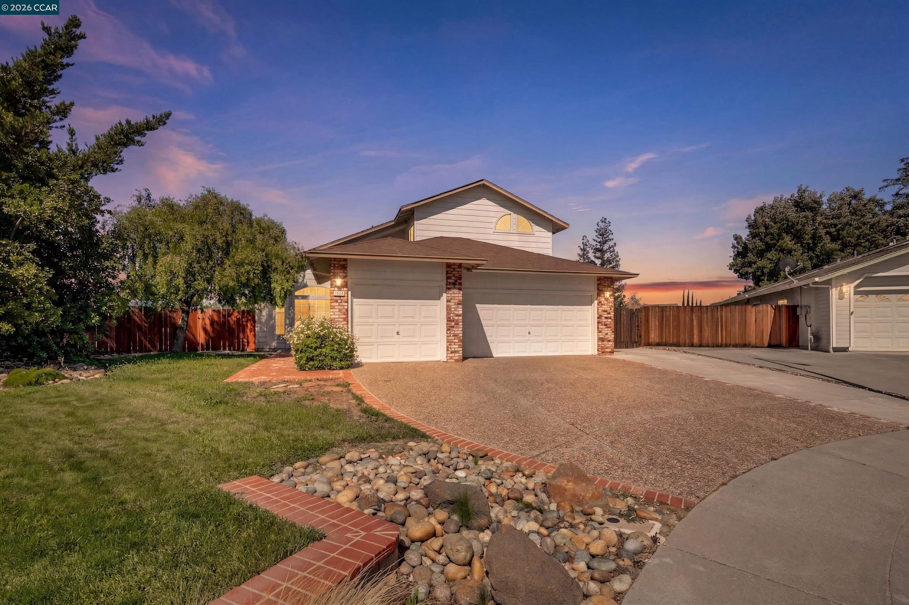 1806 Locke Court — photo