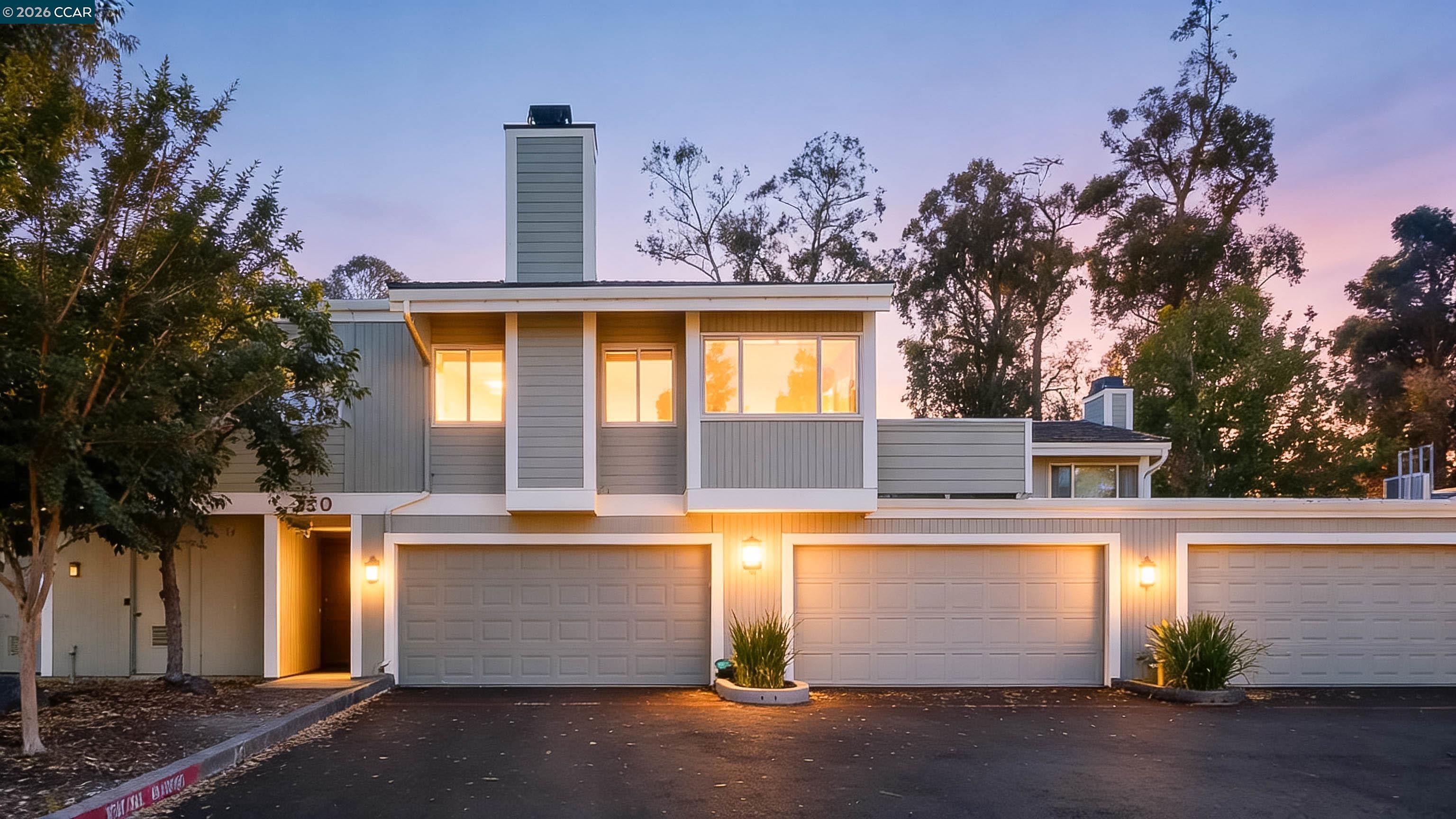 220 Apollo — photo