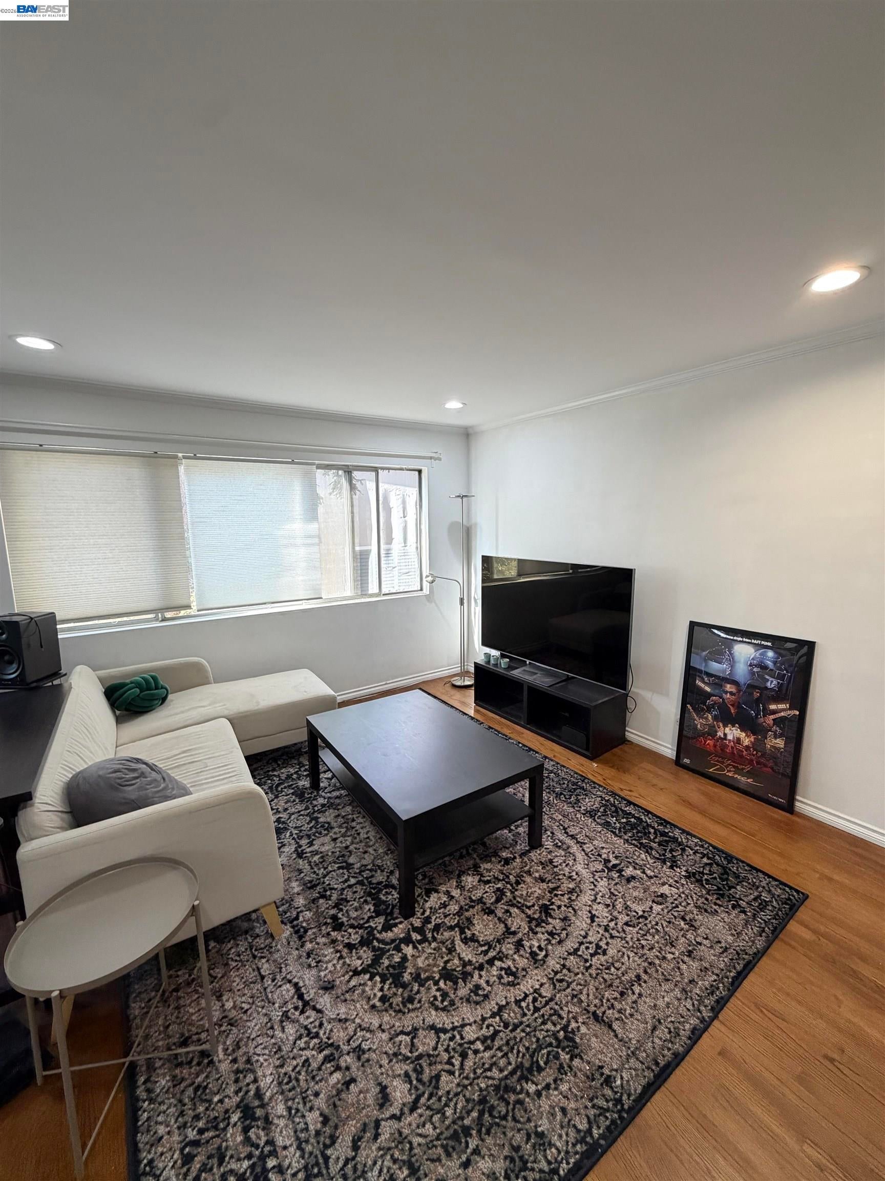 1015 N Kings Rd — photo