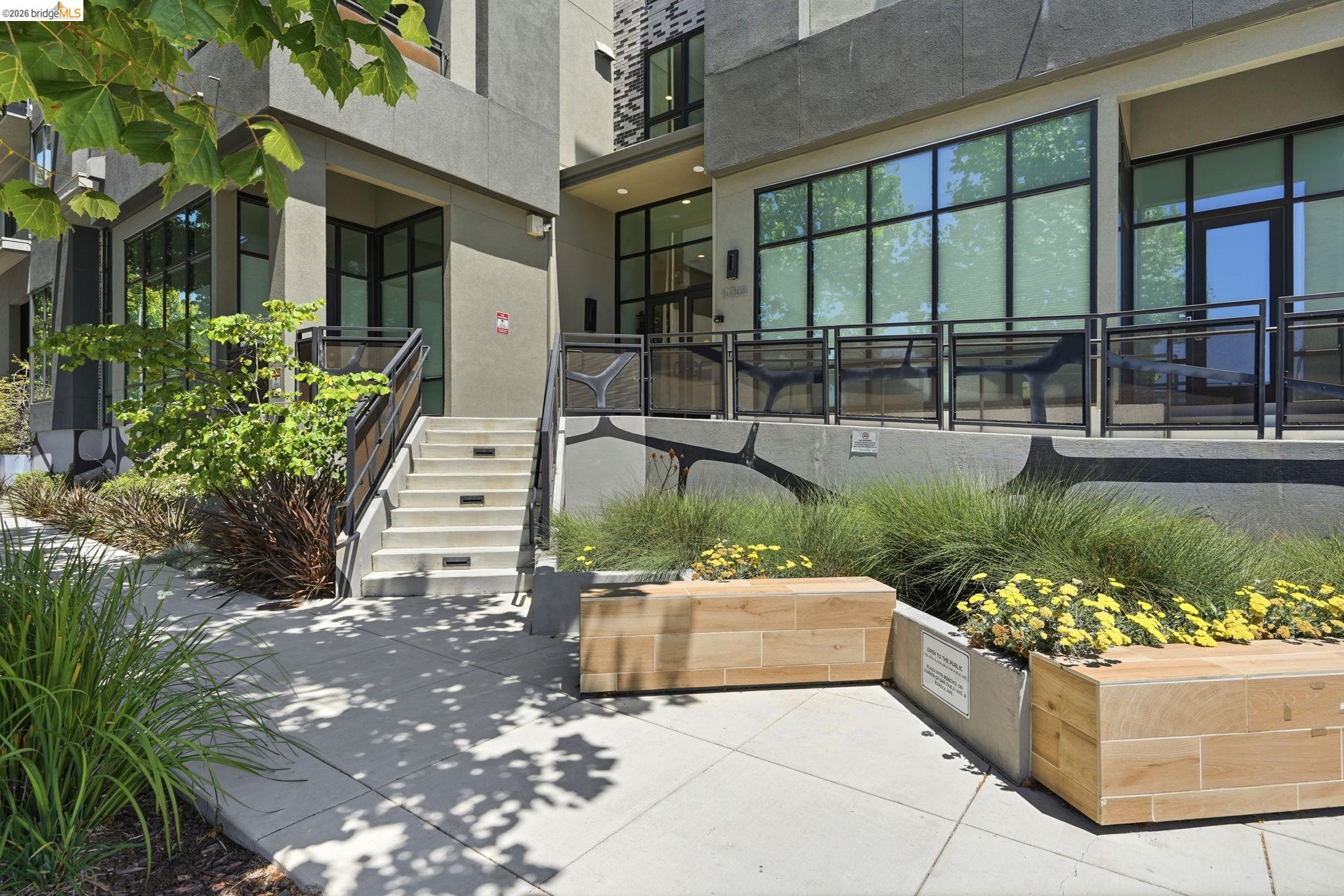 10300 San Pablo Ave — photo