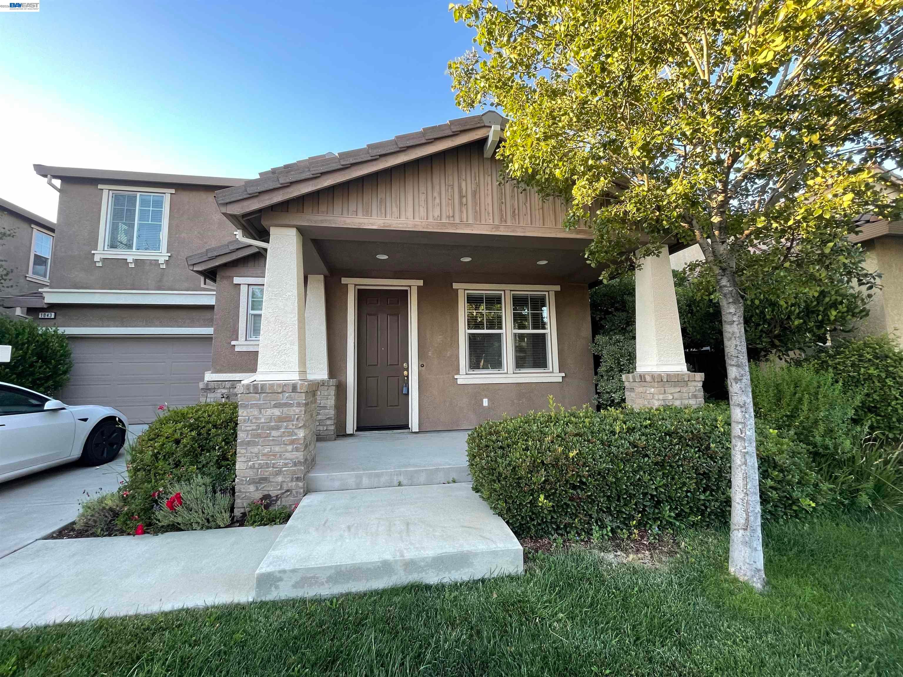 1043 Ashbridge Bay Dr — photo