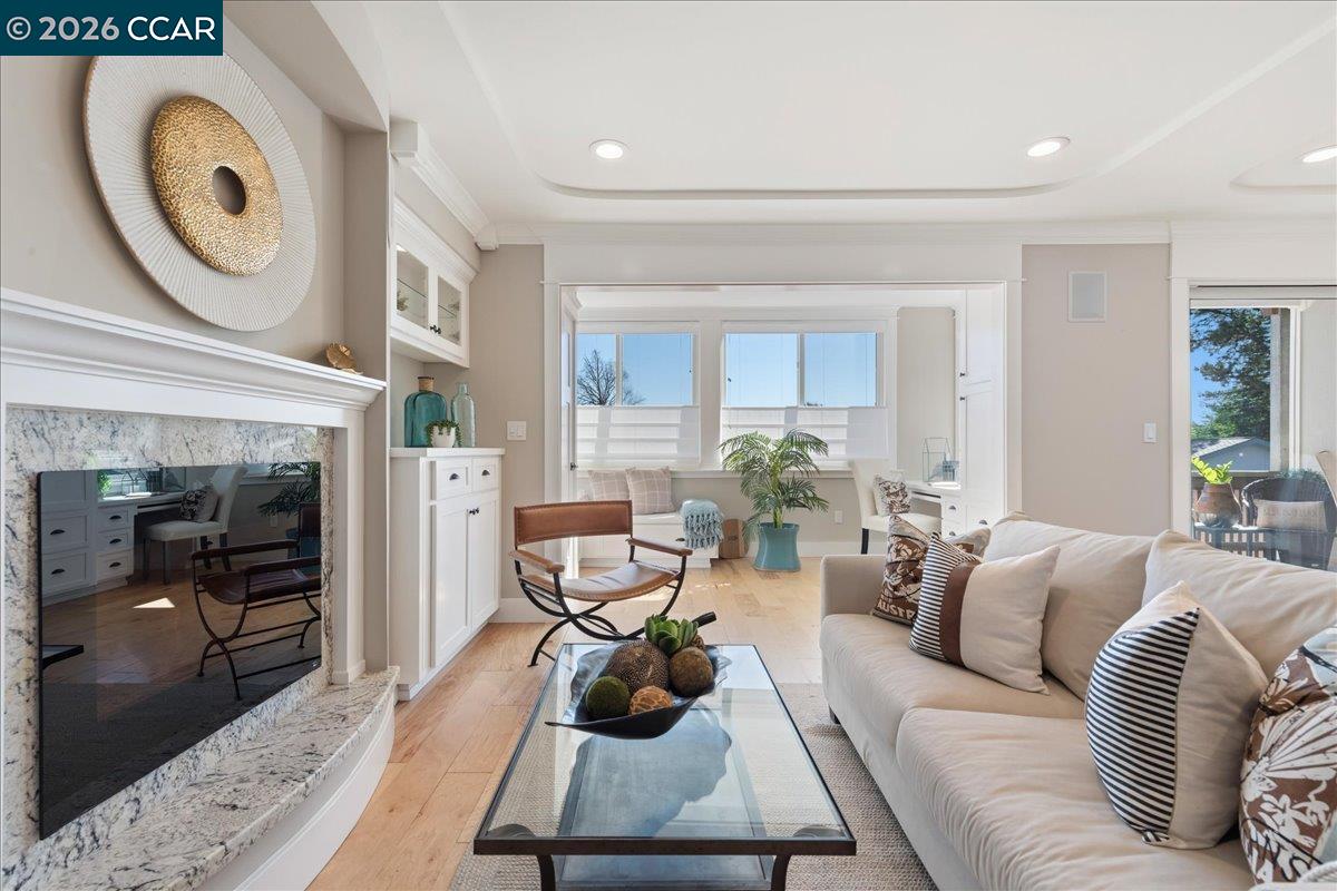 2501 Pine Knoll Dr — photo