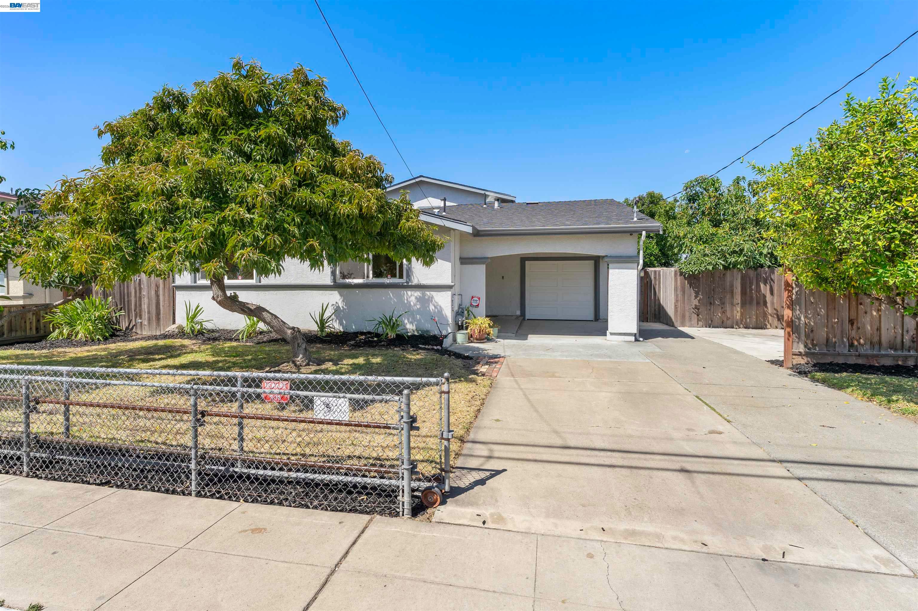 43143 Gatewood St — photo