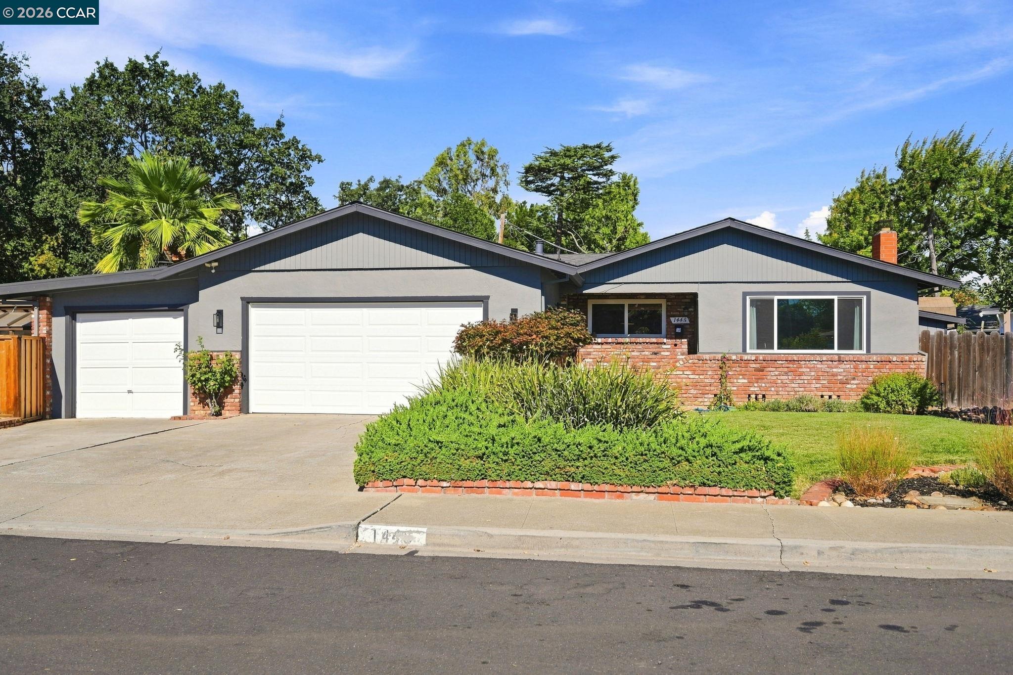 1445 Bassett Dr — photo