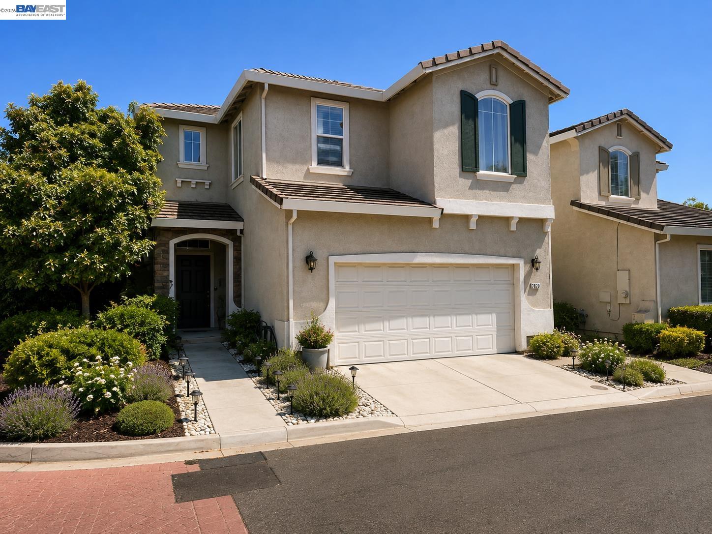 2359 Bayless Way — photo