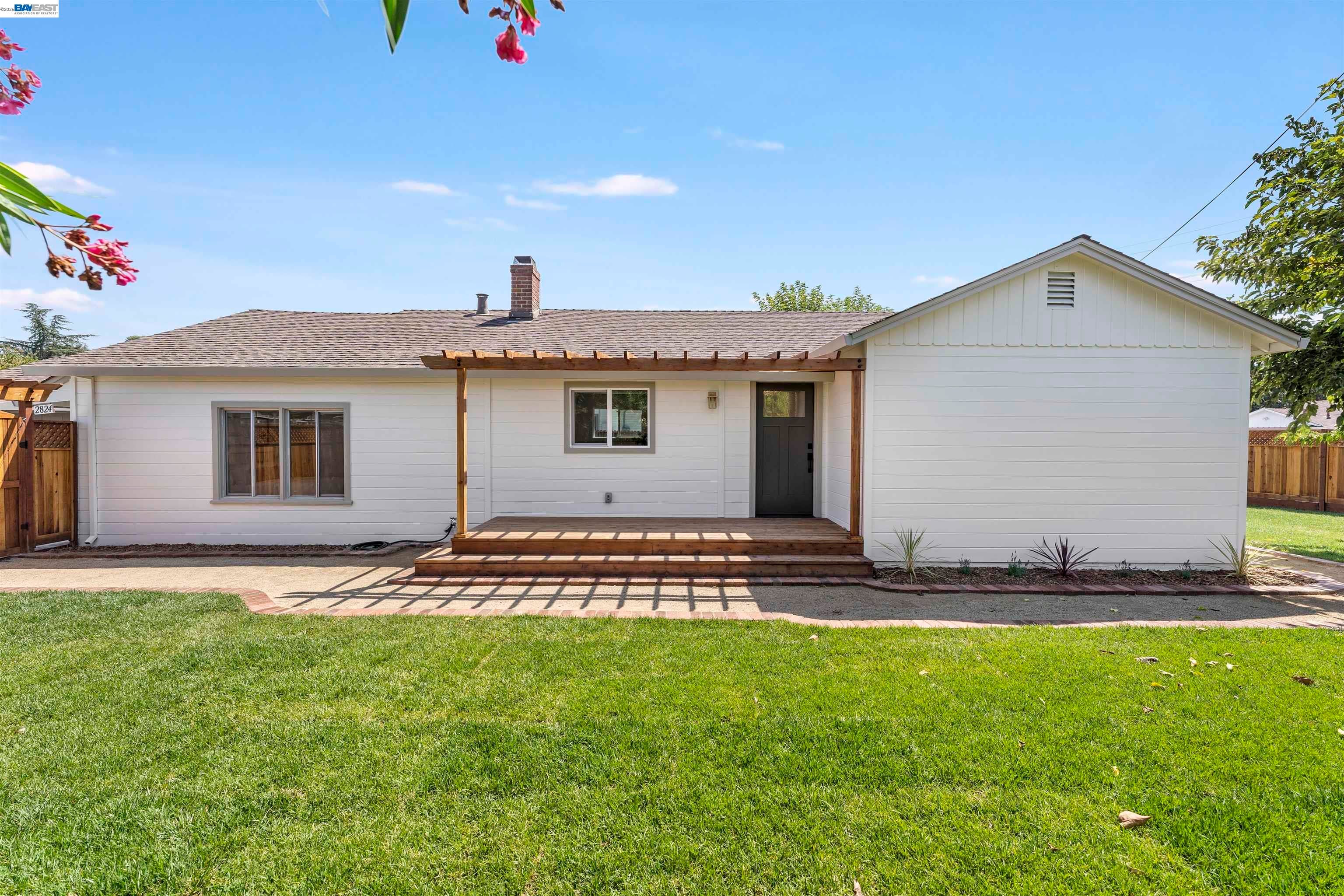 2824 Cowell Rd. — photo