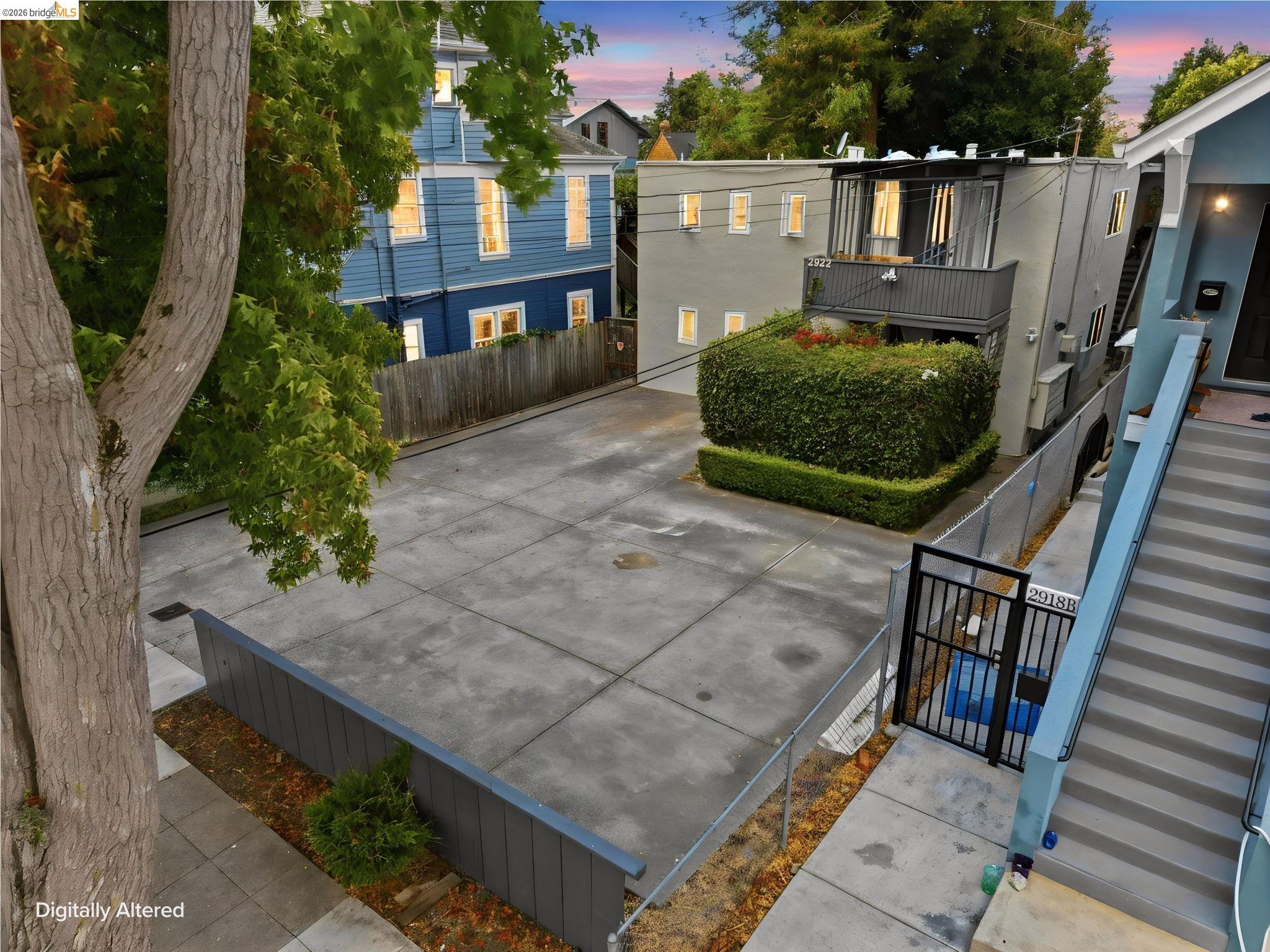 2922 Otis St — photo