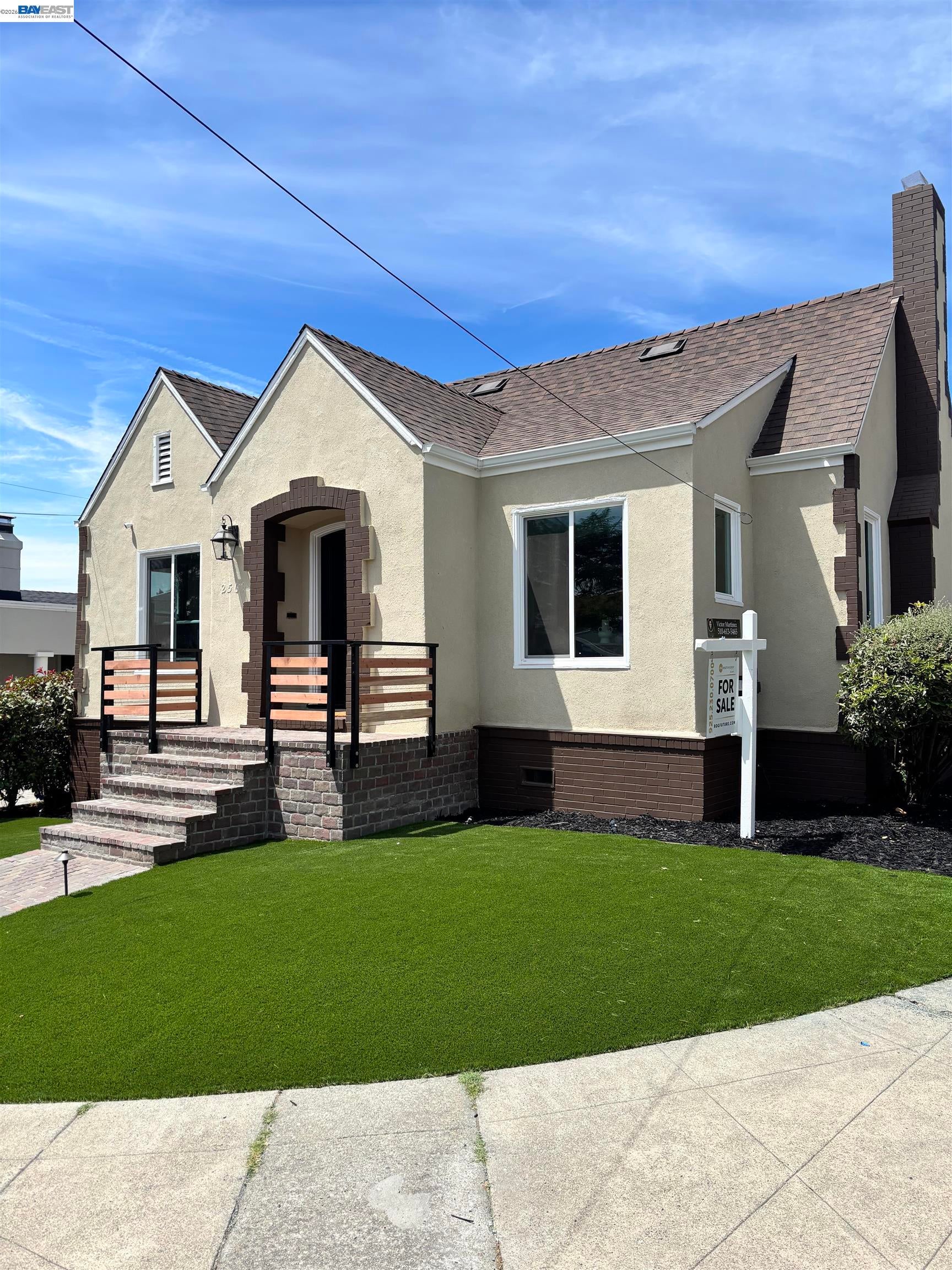 2569 Maxwell Ave — photo