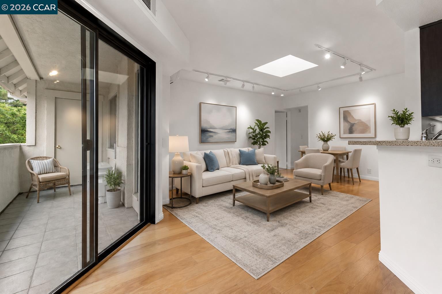 2535 Lucy Lane — photo