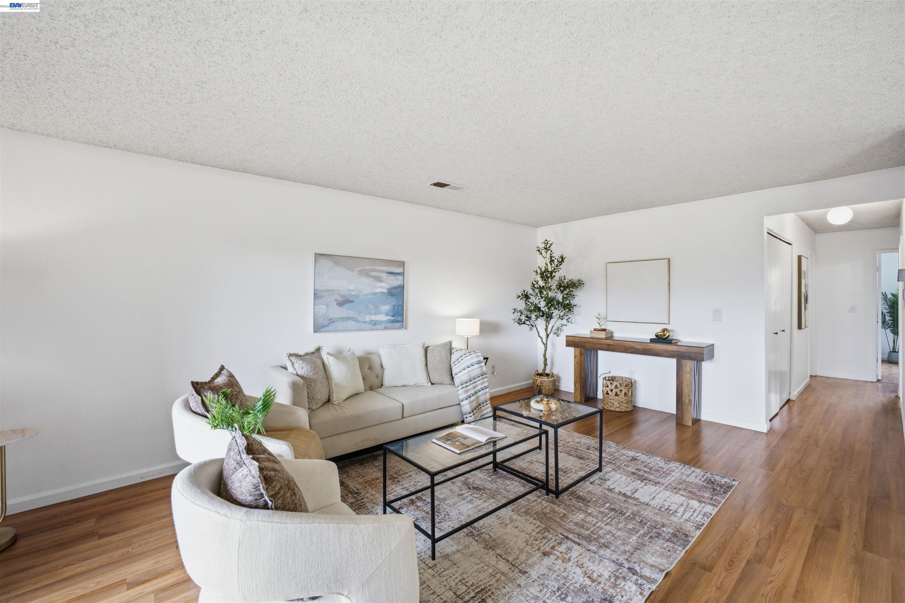 85 Shaniko Cmn — photo
