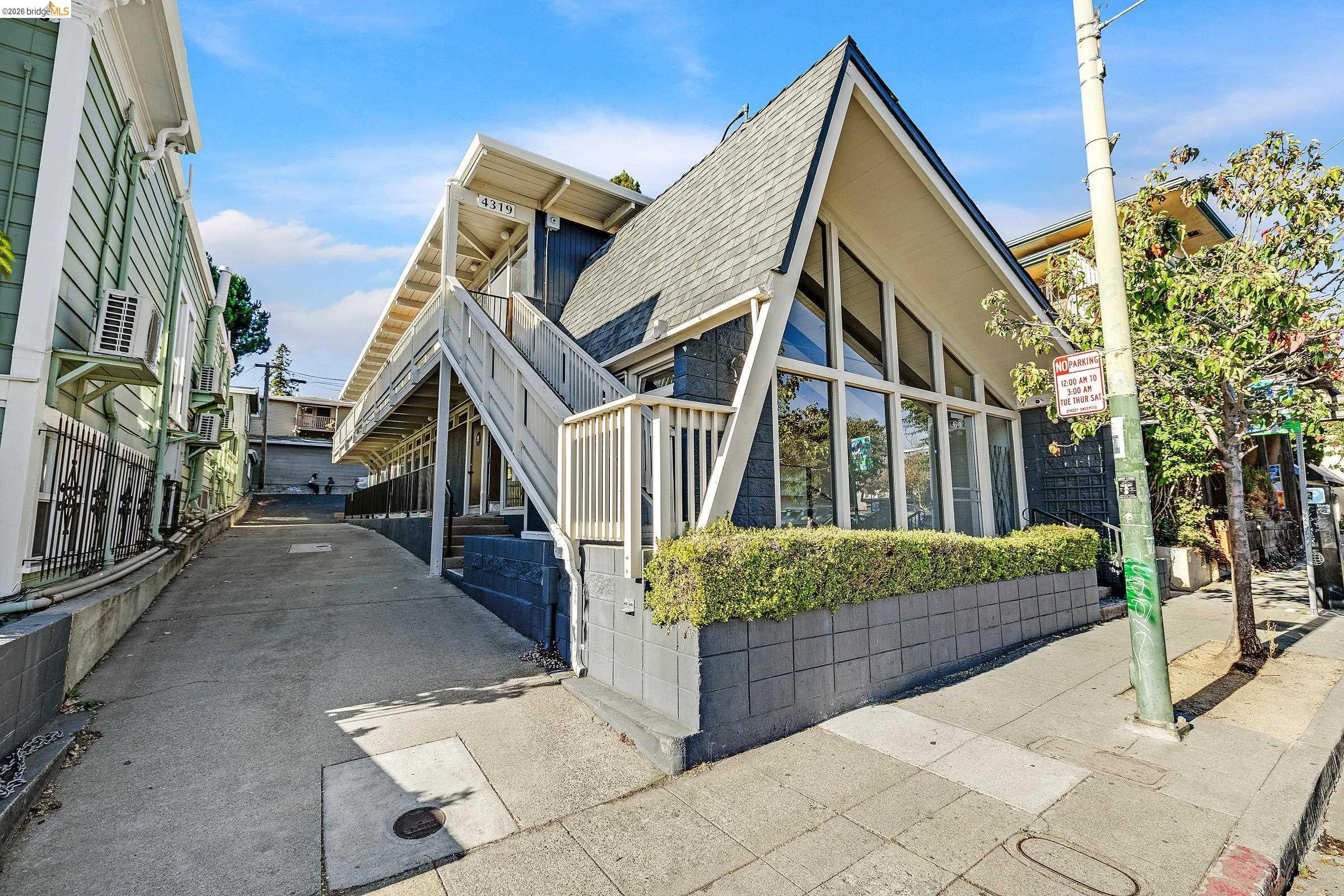 4319 Piedmont Ave — photo
