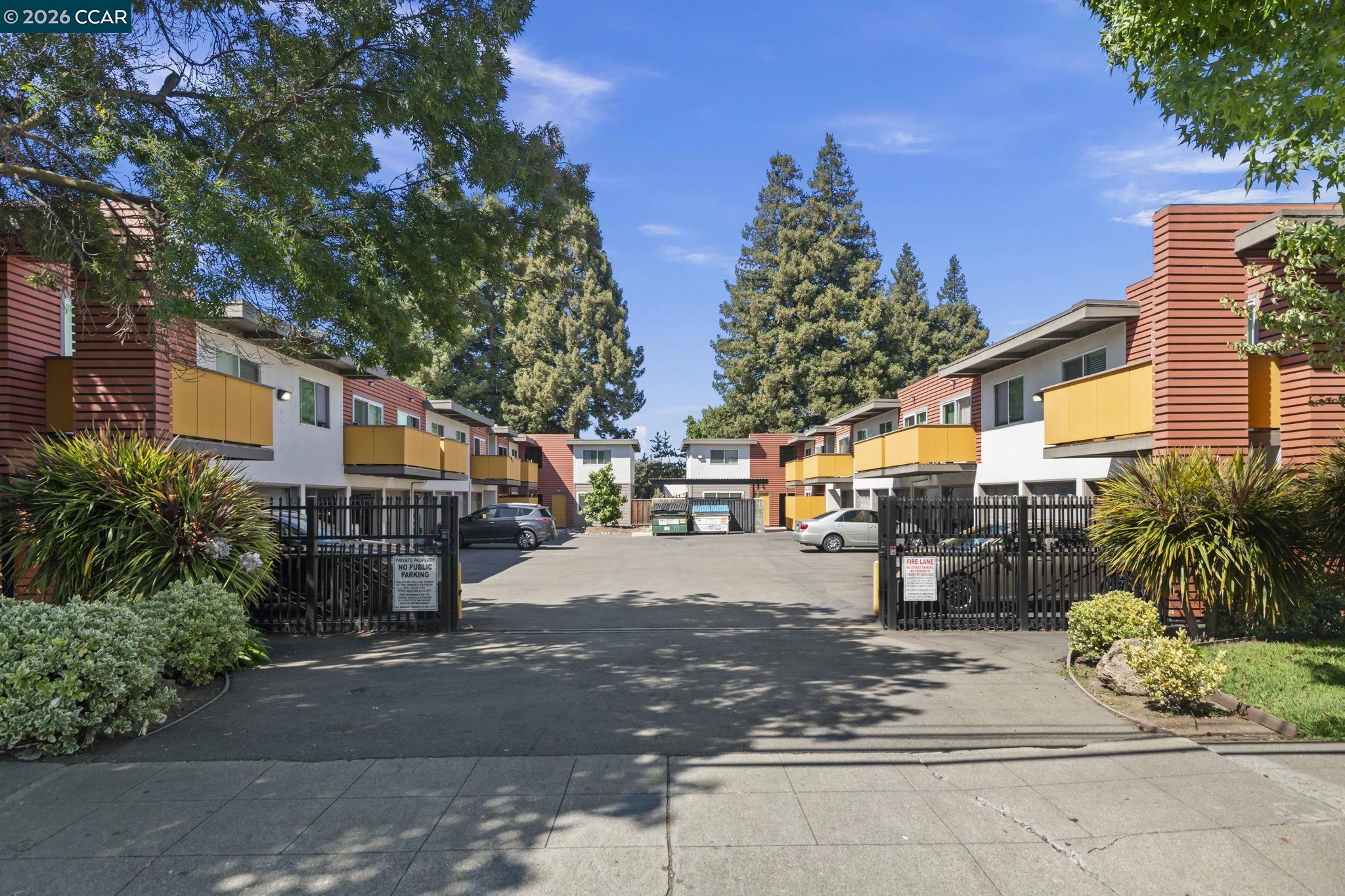 25013 Cypress Ave — photo