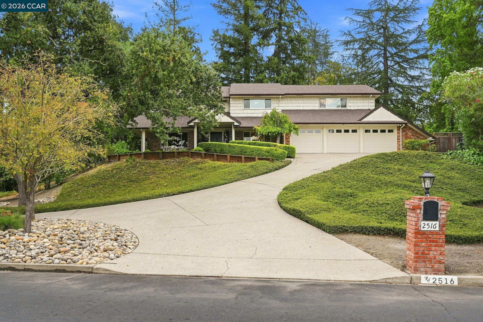 2516 Roundhill Dr — photo