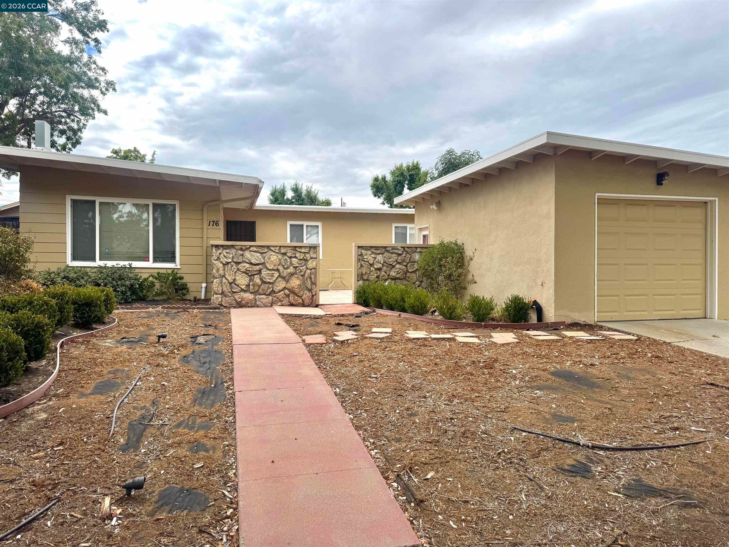 176 Sequoia Dr — photo