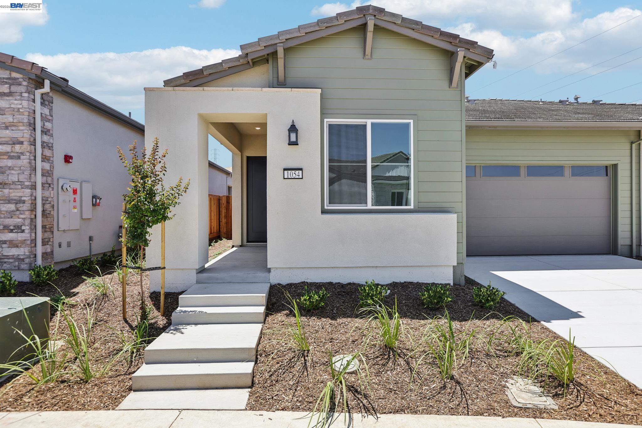 1054 Riverbend Drive — photo