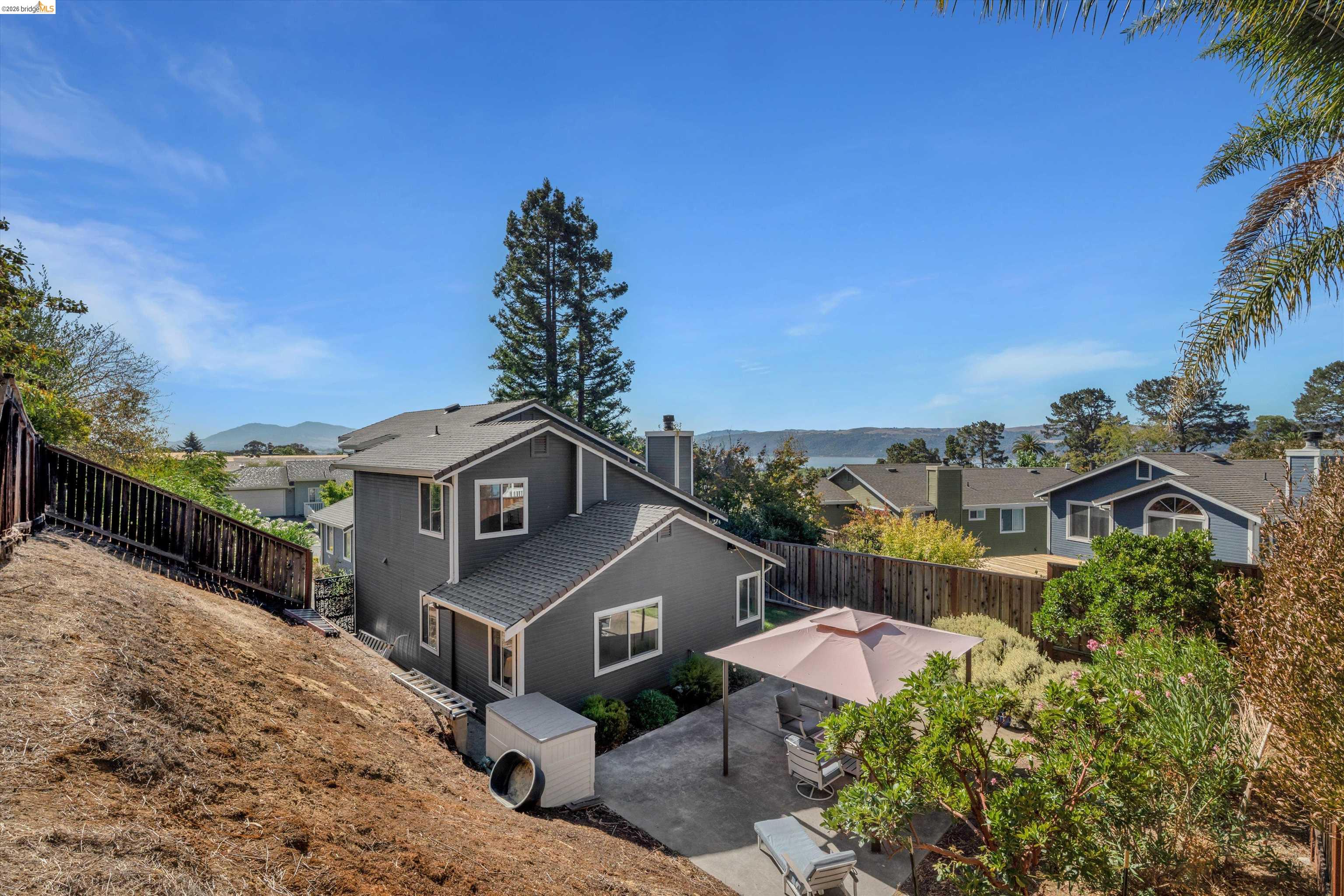 1835 Mountview Ter — photo