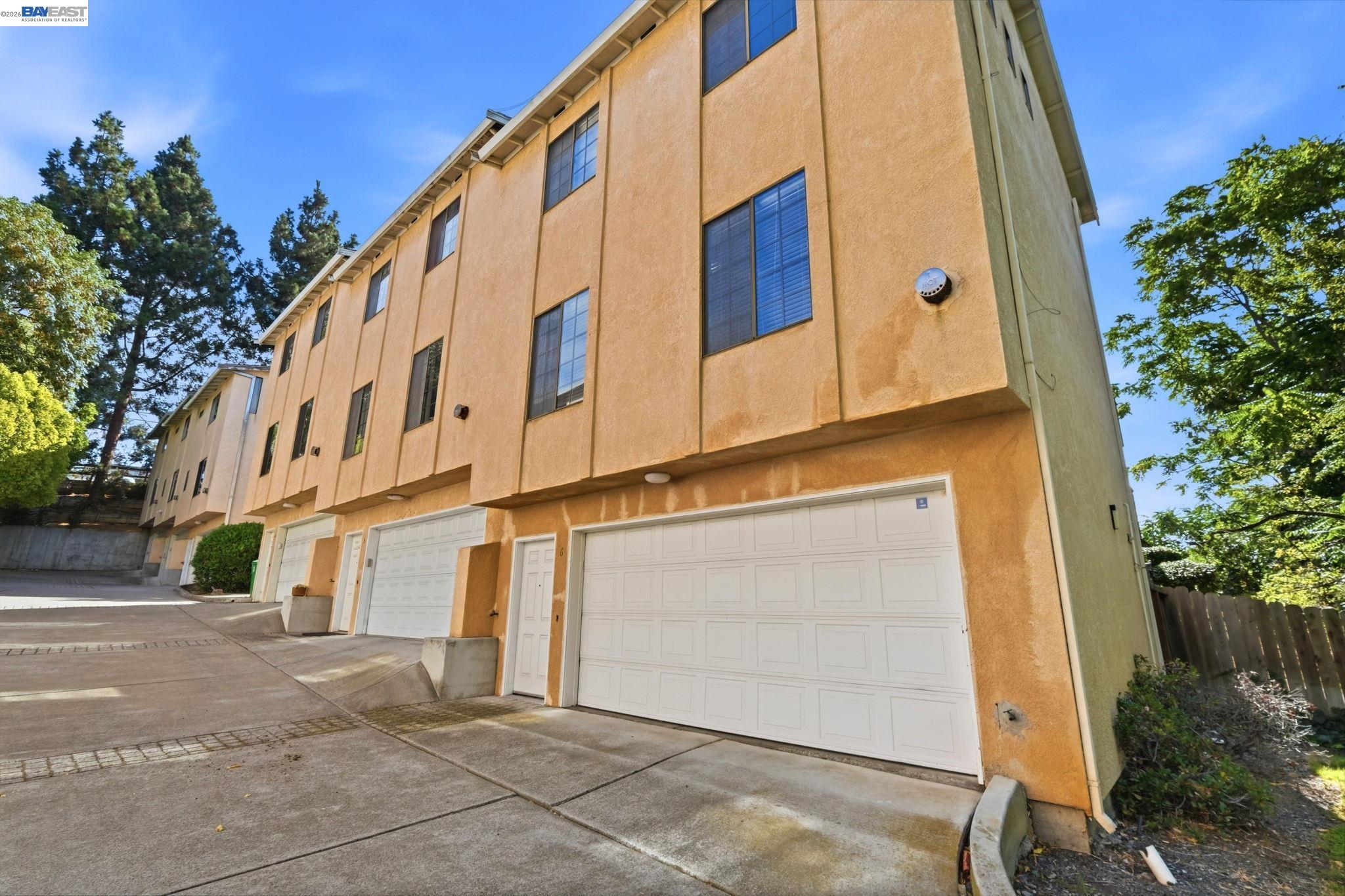 15925 Maubert Ave — photo