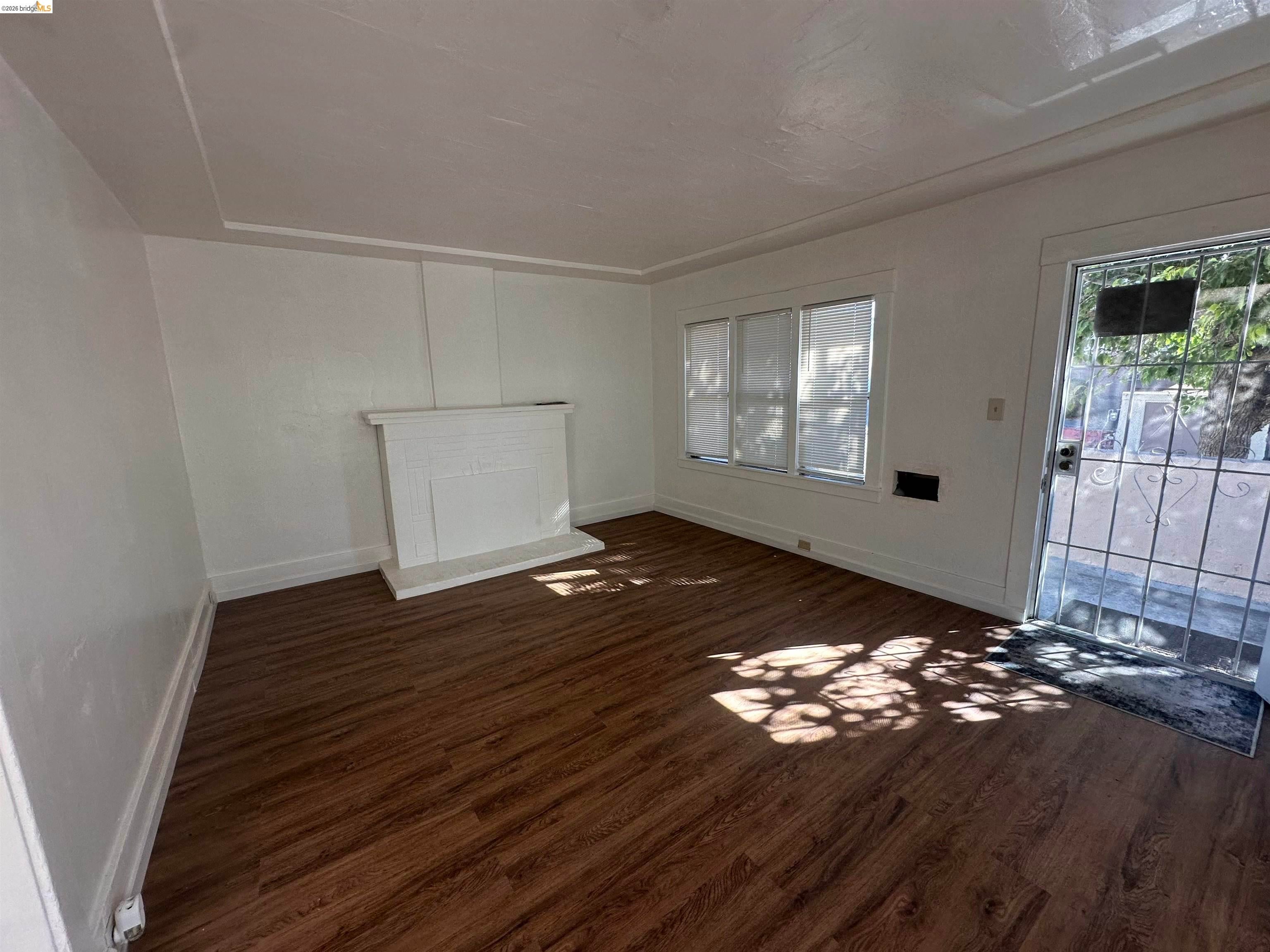 3316 Macarthur Blvd — photo
