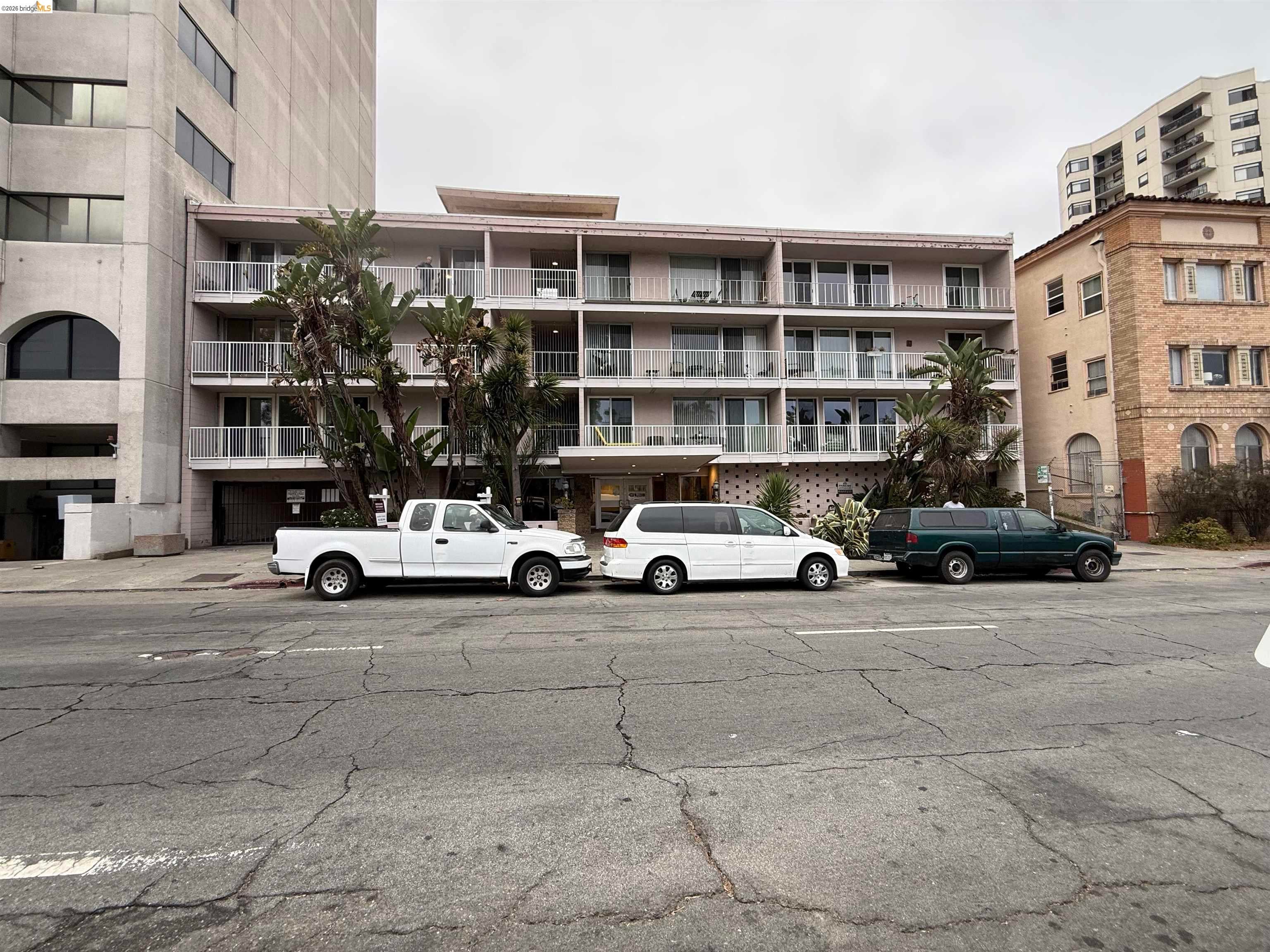 1425 Lakeside Dr — photo