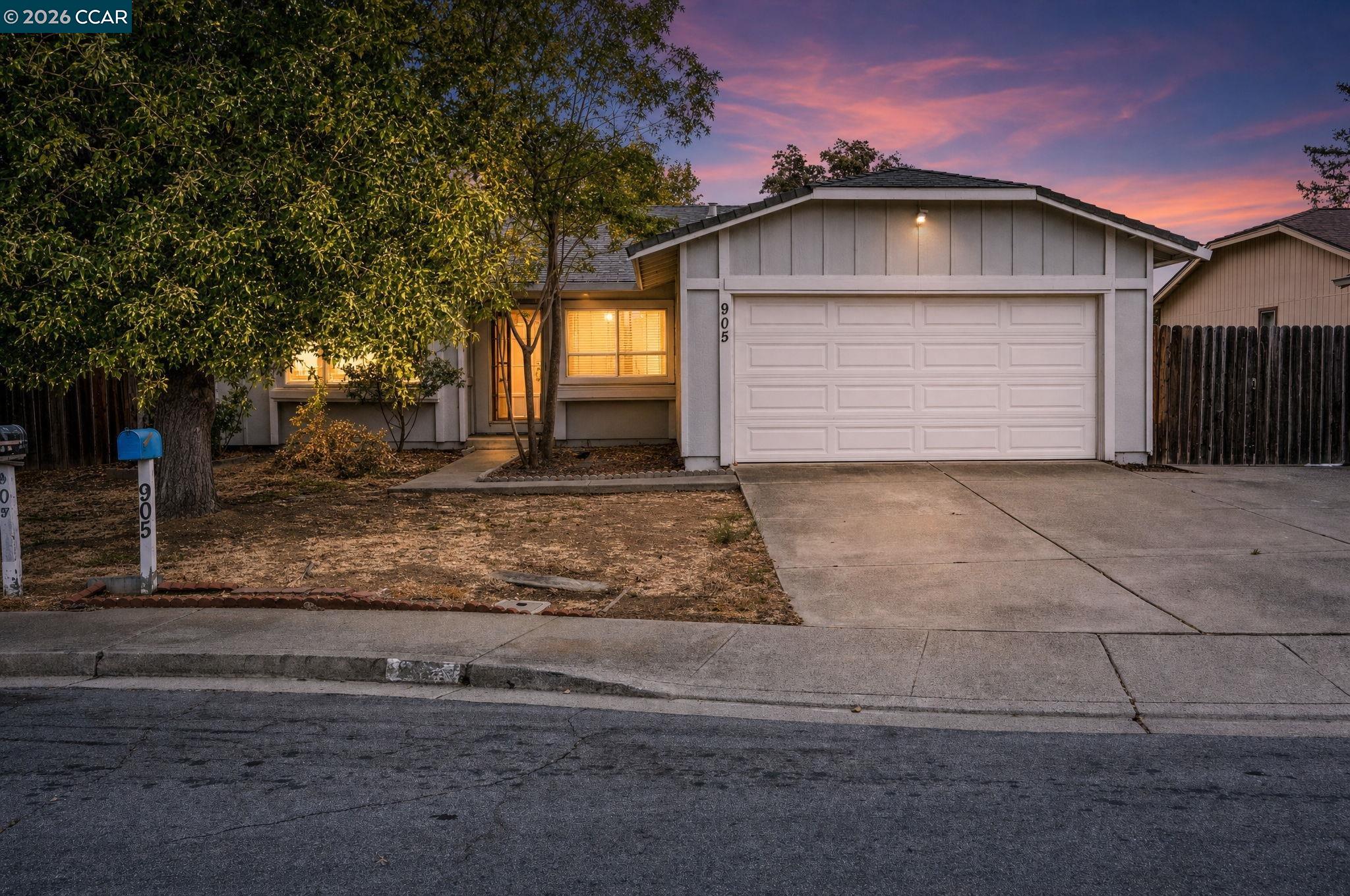 905 Heron Dr — photo