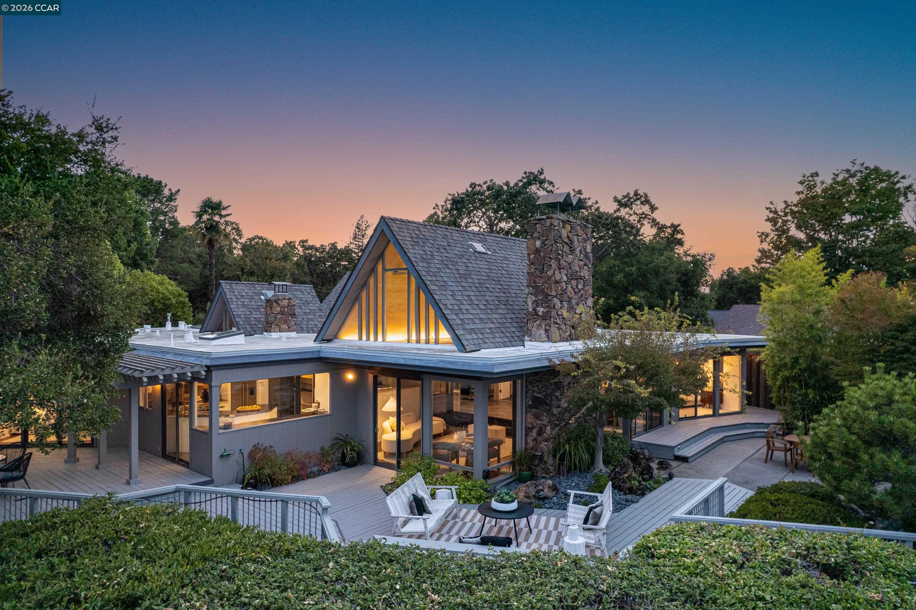 31 Richelle Ct. — photo