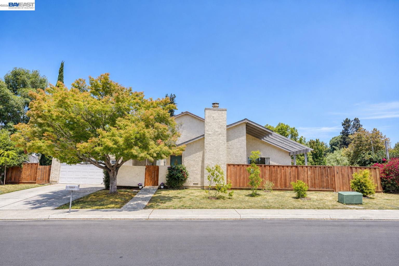 1383 Mount Shasta Ave — photo