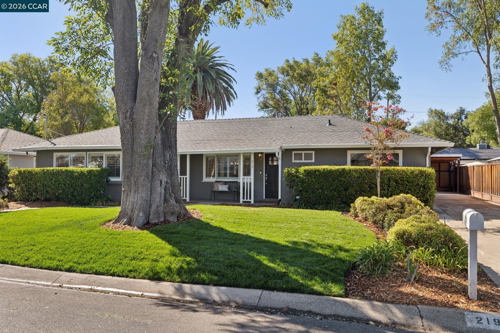 219 Evelyn Dr — photo