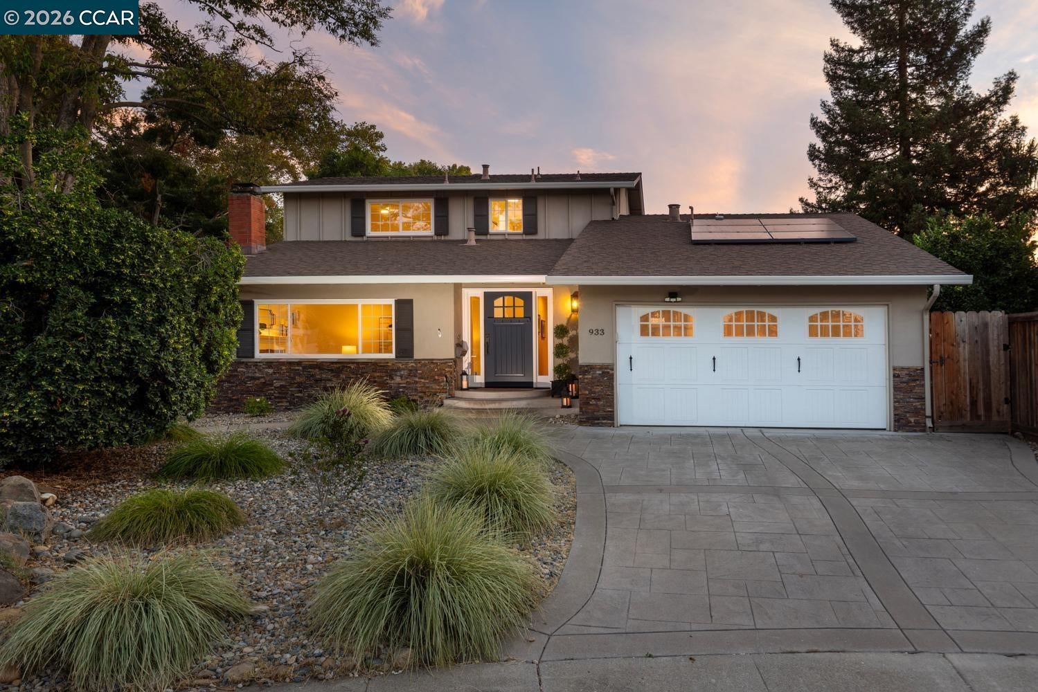 933 Brink Ct — photo
