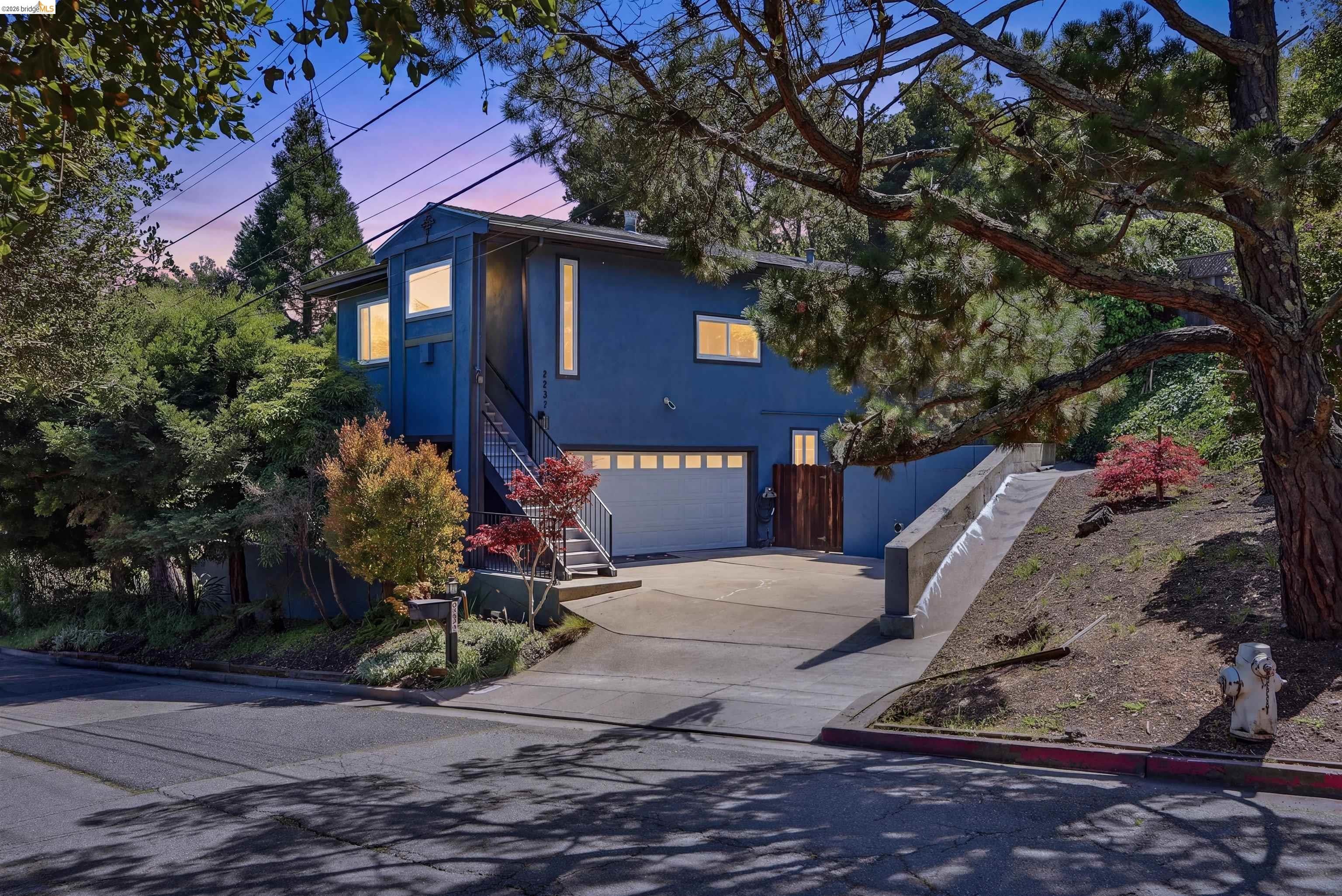 2237 Trafalgar Pl — photo