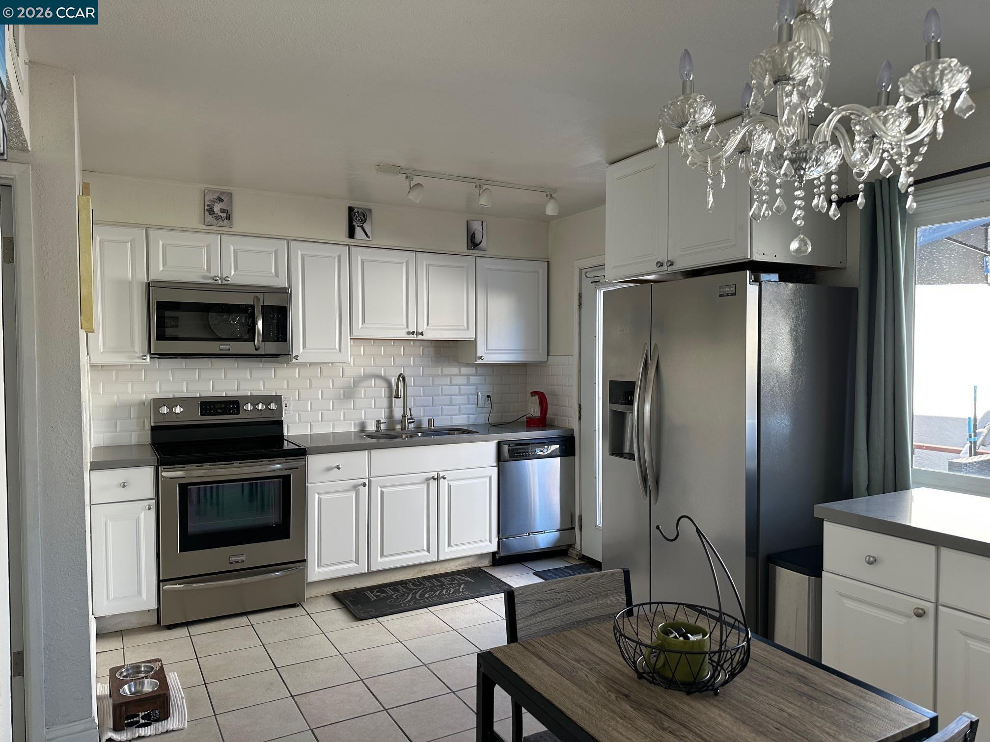 4 Sheffield Ct — photo