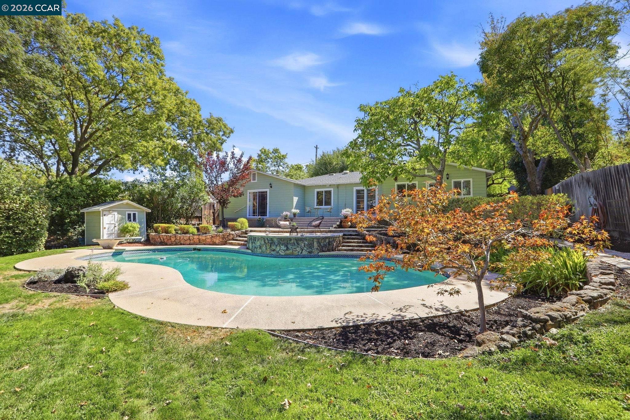 140 Lucinda Ln — photo