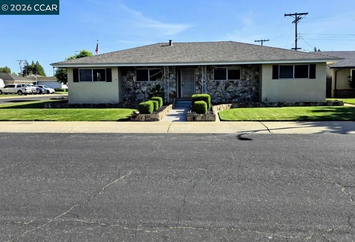 750 Greenwood Dr — photo