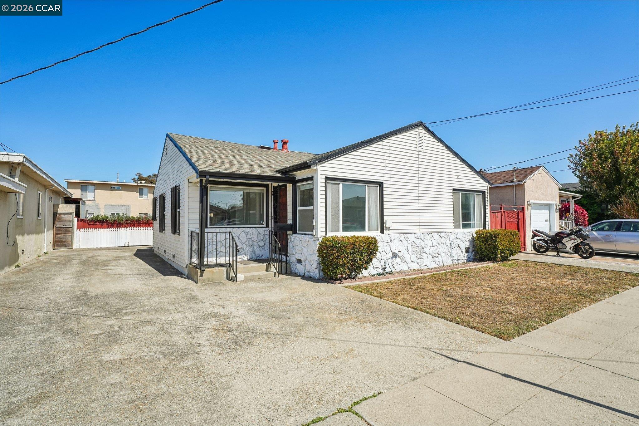 1611 Lincoln Ave — photo
