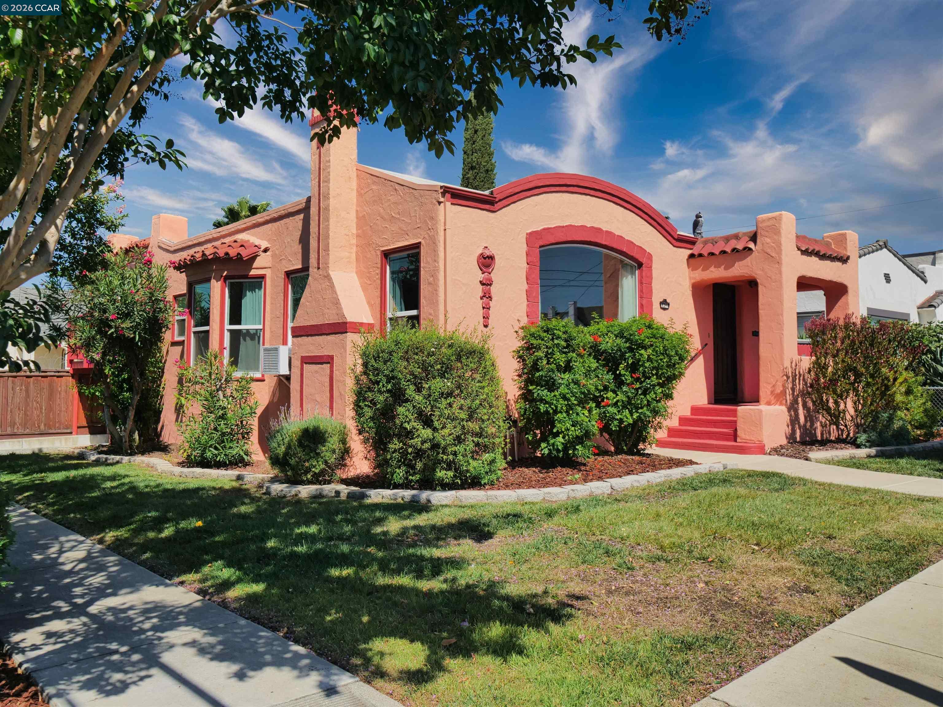 1402 Gordon Street — photo