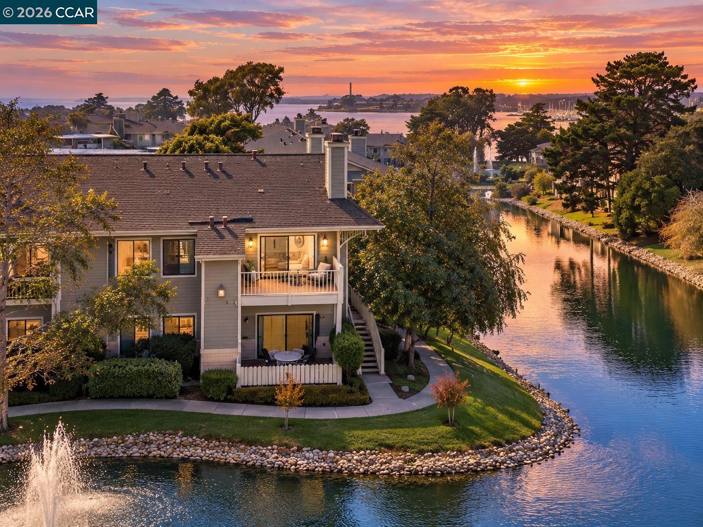 228 Lakeshore Court — photo