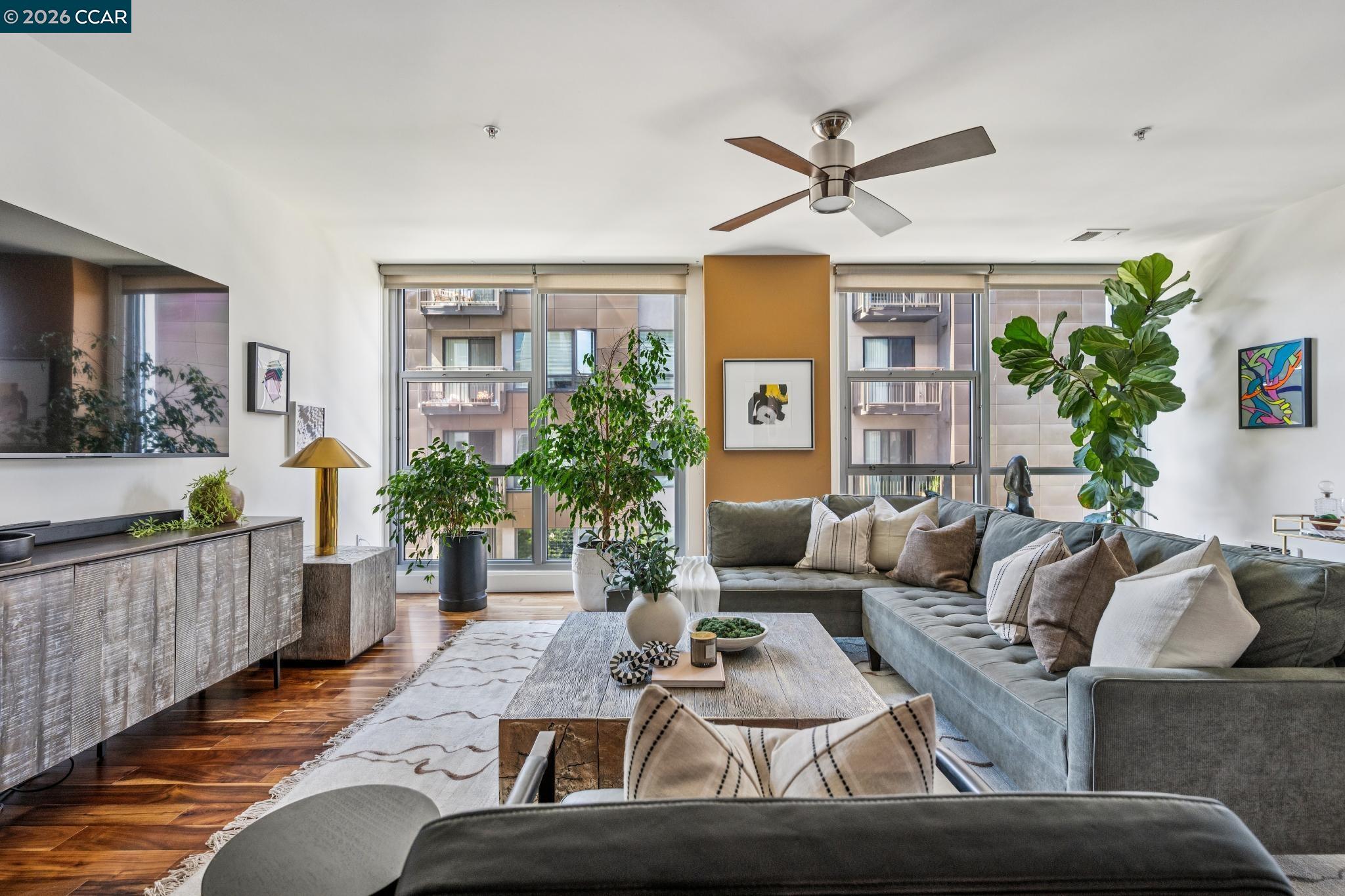 438 W Grand Ave #405 — photo