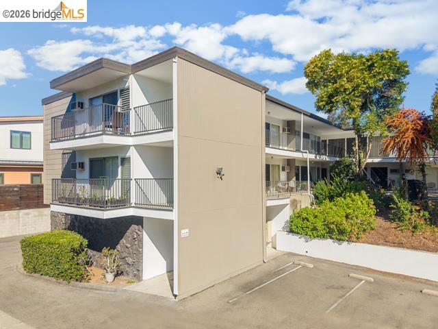 950 Mountain View Dr — photo