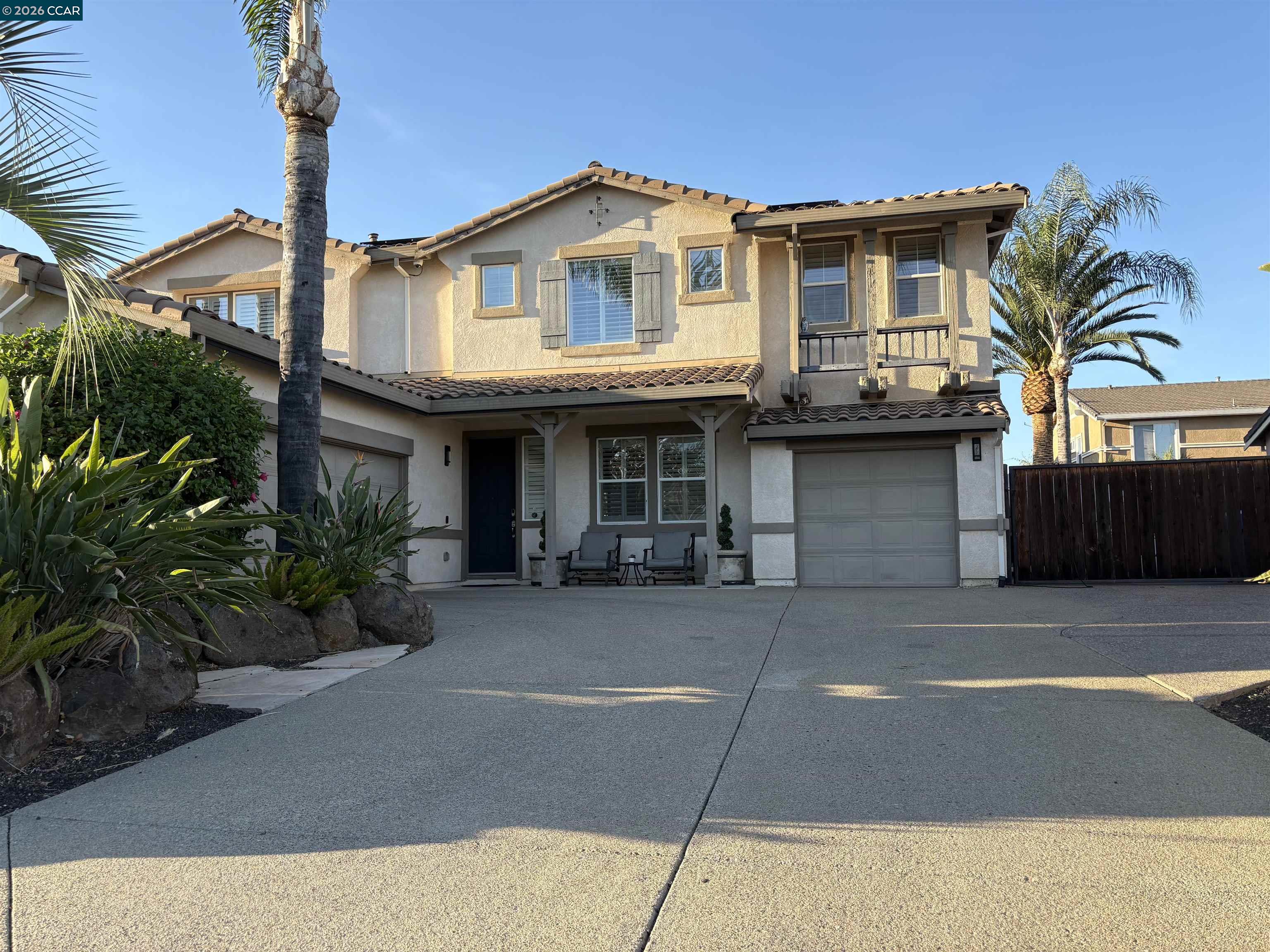 805 Armstrong Ct — photo